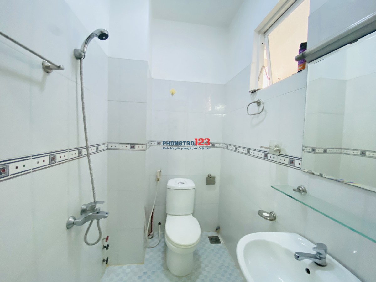 Phòng đầy đủ tiện nghi. ĐC: 18A/17. Gần Đài truyền hình và trường Khoa Học Xã Hội & Nhân Văn 150 mét
