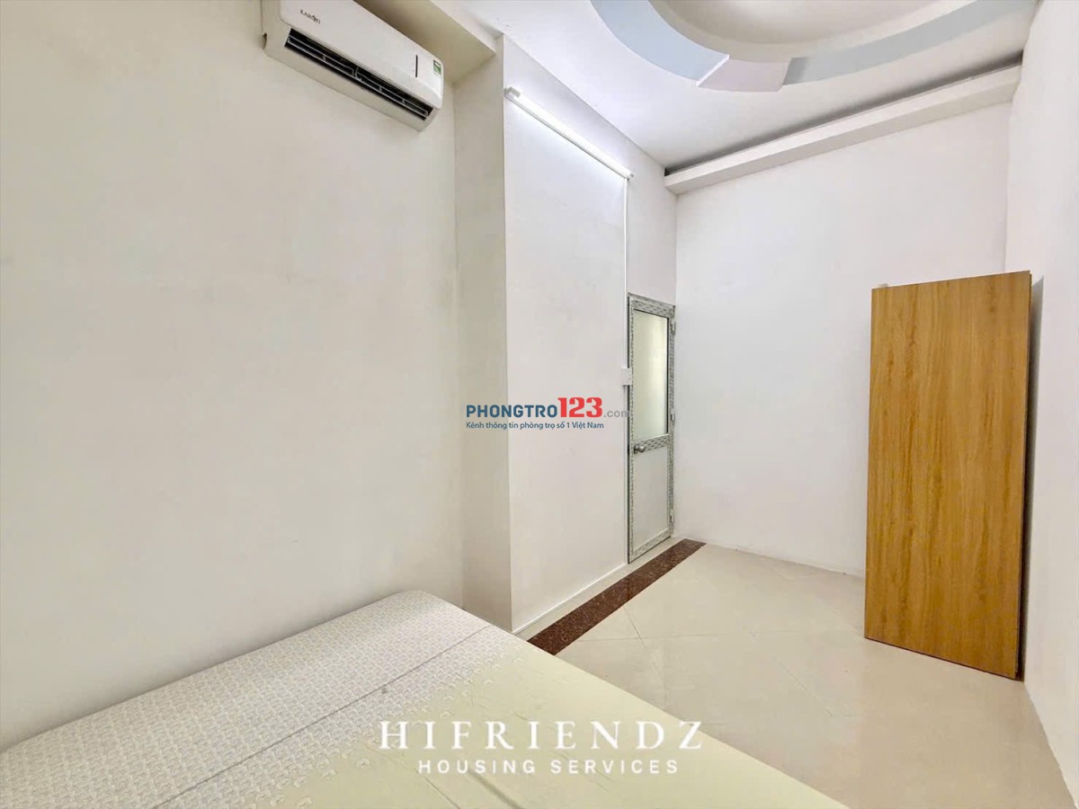 Căn 2PN + 1PK nằm trên mặt tiền đường lớn, có ban công