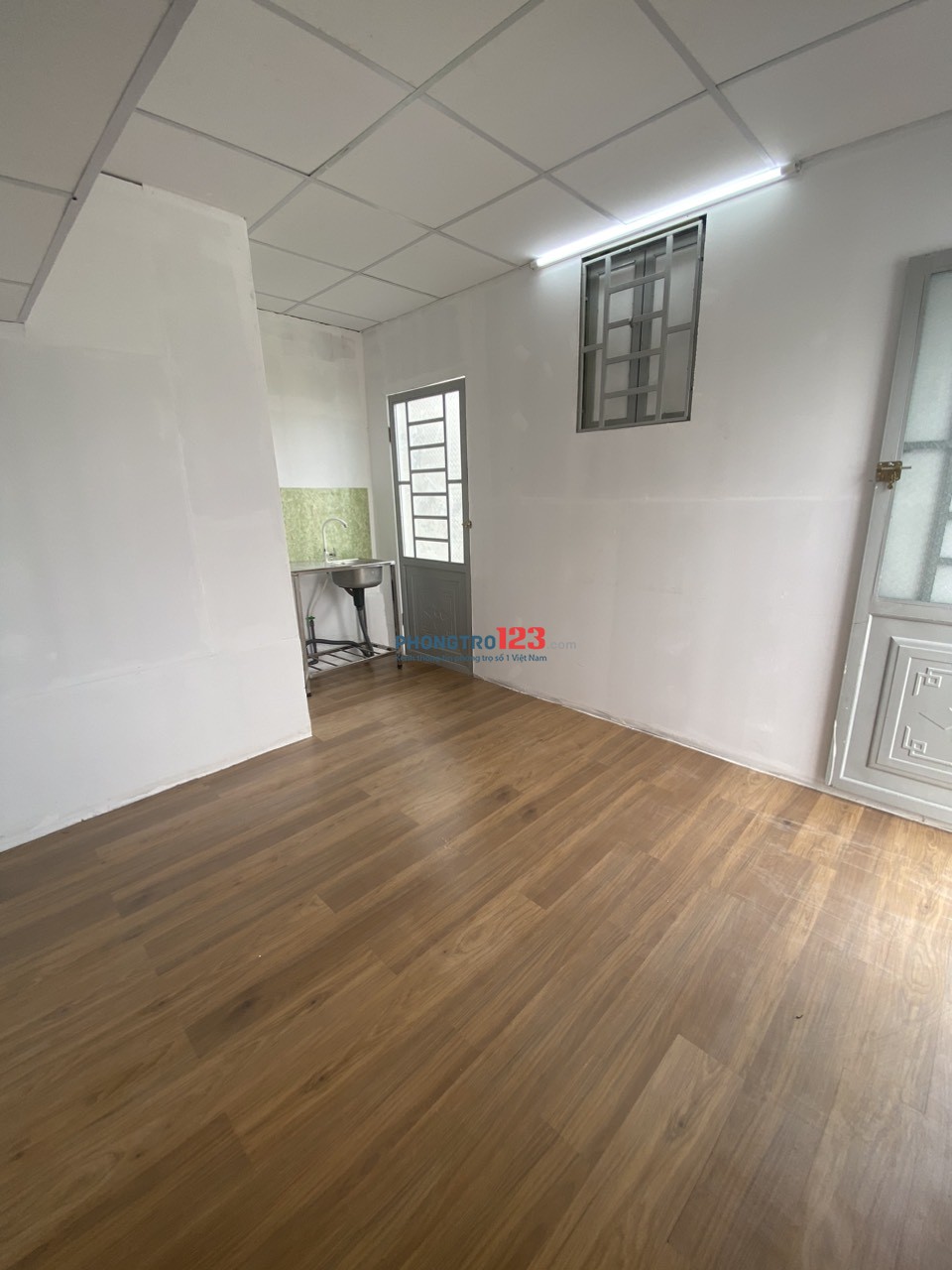 PHÒNG TRỌ BAN CÔNG , MÁY LẠNH + TỦ LẠNH TRẦN VĂN ĐANG Q3 GIÁ RẺ