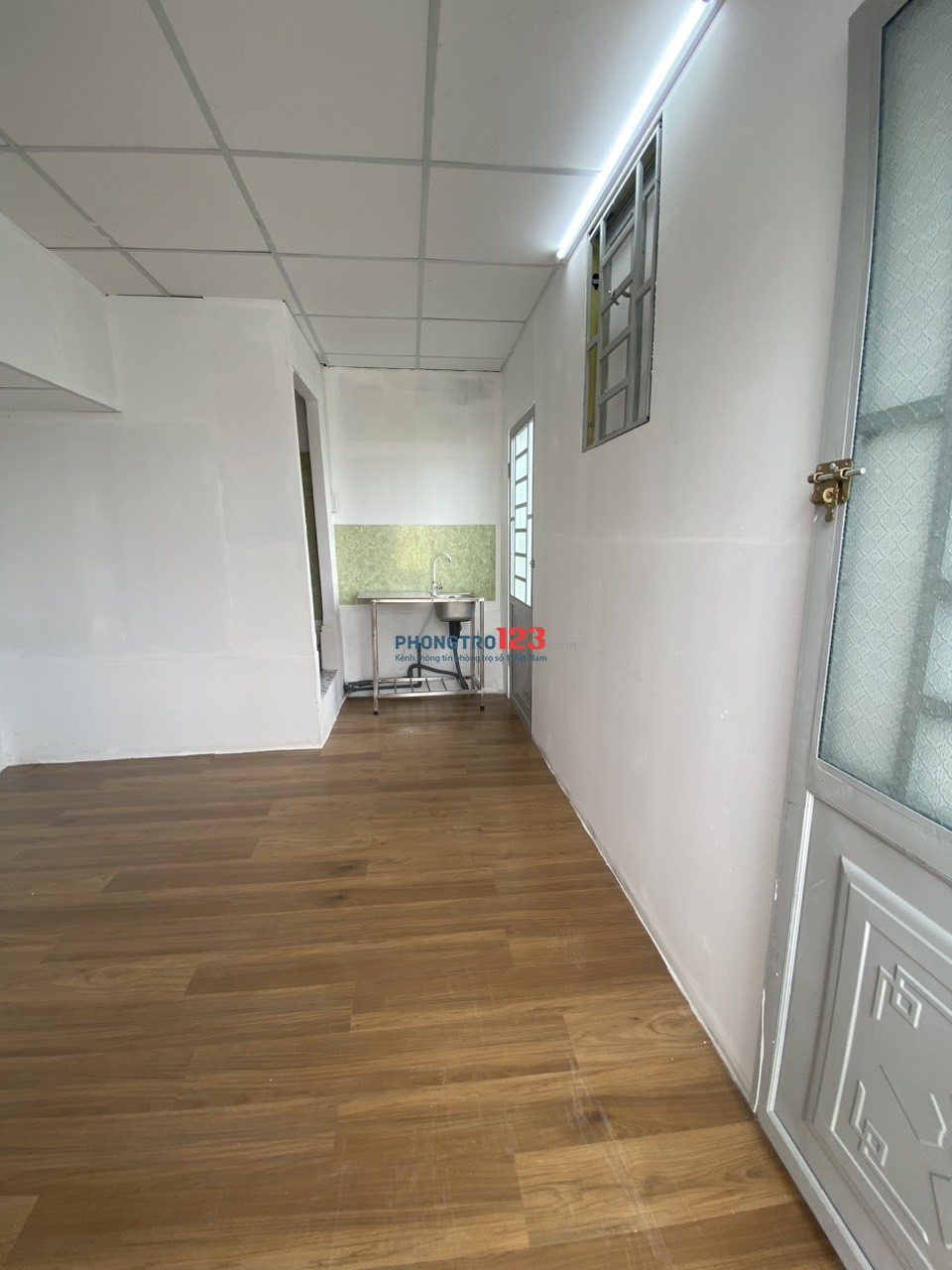 PHÒNG TRỌ BAN CÔNG , MÁY LẠNH + TỦ LẠNH TRẦN VĂN ĐANG Q3 GIÁ RẺ