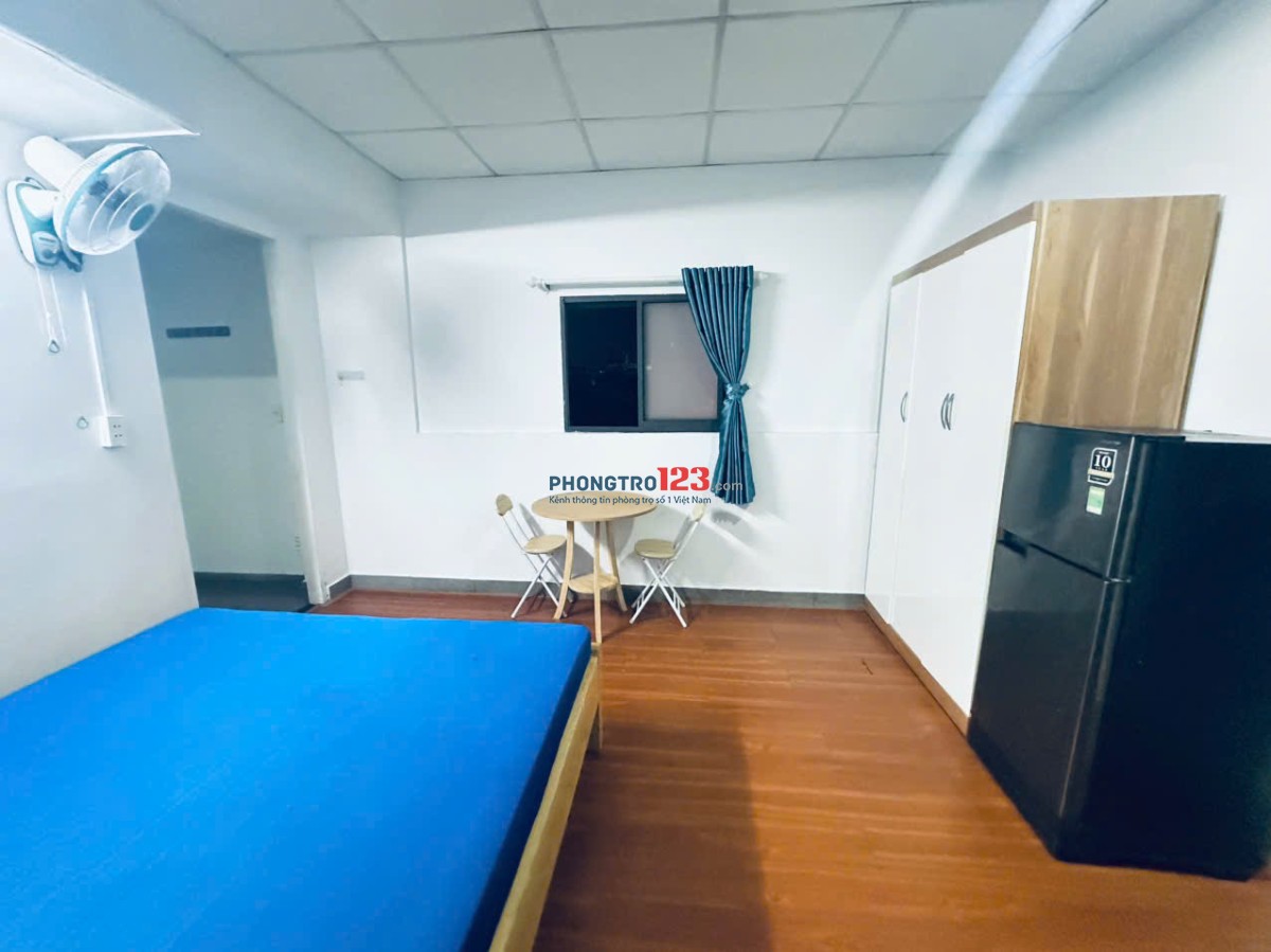 Phòng Mới Số 1 Đường D10, Full Nội Thất, Ban Công Sau, Giá 4,3TR/TH