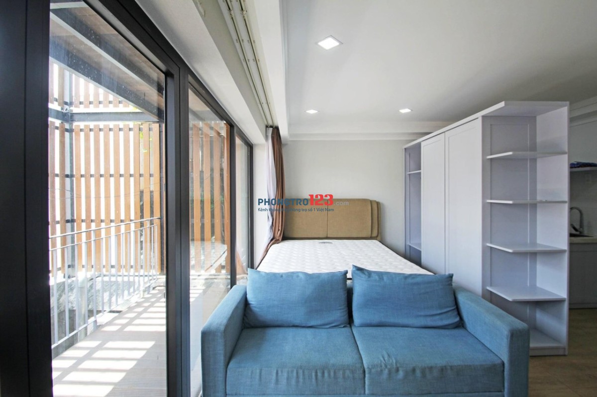 Căn hộ ban công, thang máy, đầy đủ nội thất - gần ngã tư hàng xanh giáp quận 1, quận 2