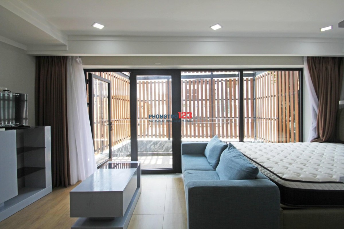 Căn hộ ban công, thang máy, đầy đủ nội thất - gần ngã tư hàng xanh giáp quận 1, quận 2