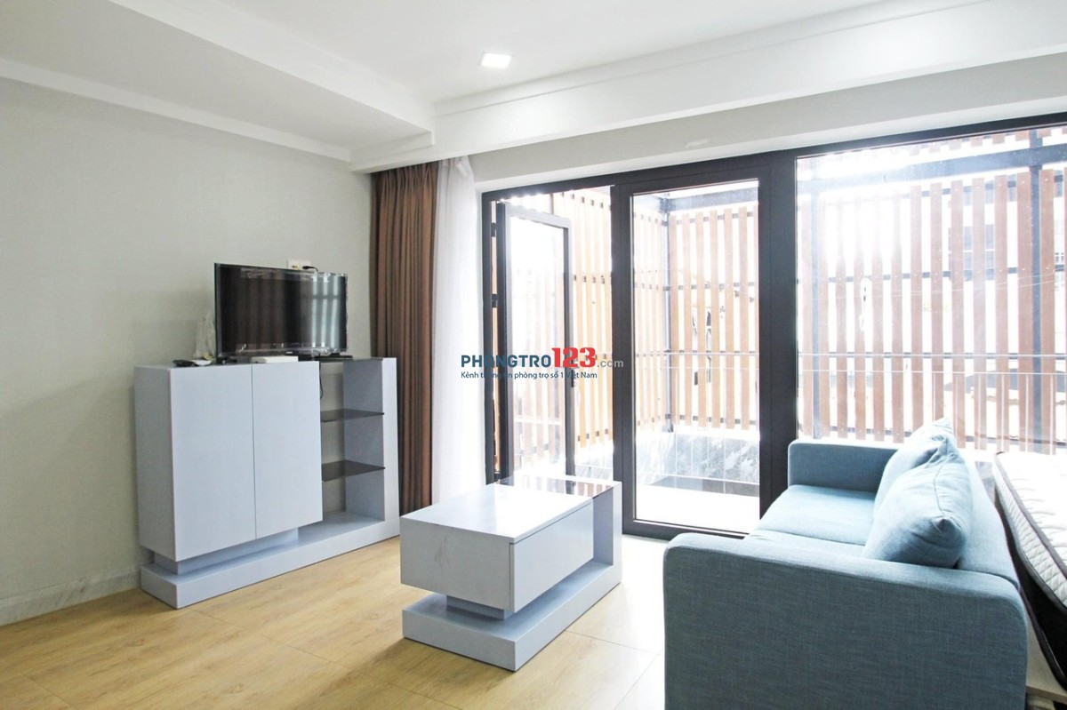 Căn hộ ban công, thang máy, đầy đủ nội thất - gần ngã tư hàng xanh giáp quận 1, quận 2