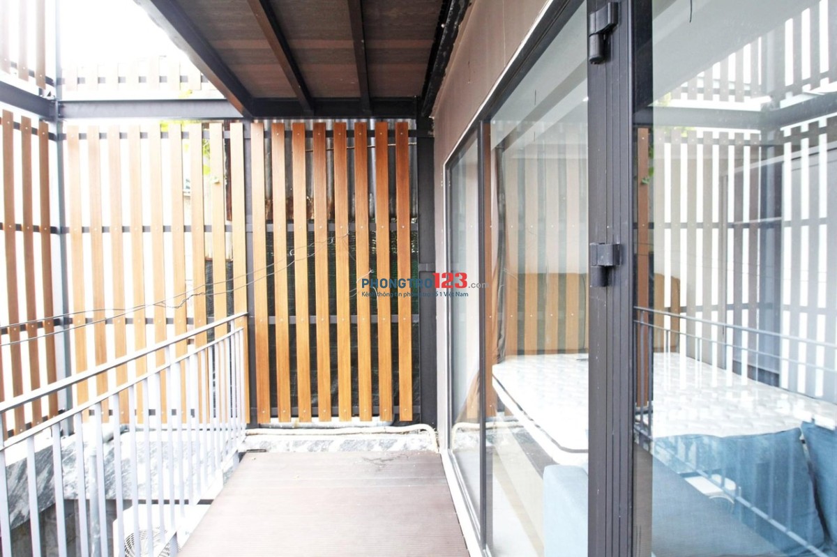 Căn hộ ban công, thang máy, đầy đủ nội thất - gần ngã tư hàng xanh giáp quận 1, quận 2