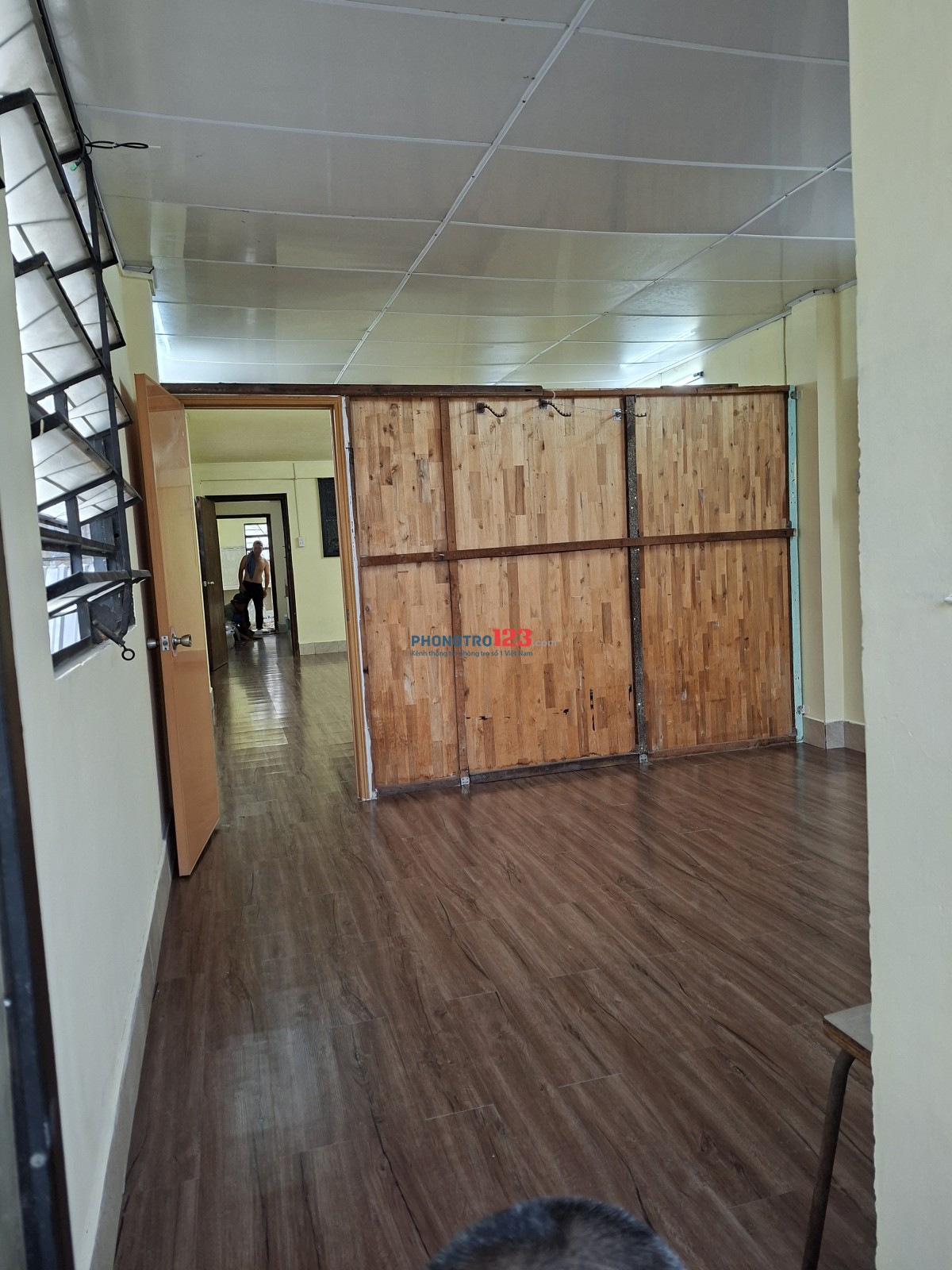 Căn hộ lầu 2 .Diện tích : 80 m2 giá 5trieu 5 ( Q.5 cách đại học y dược 1 km )