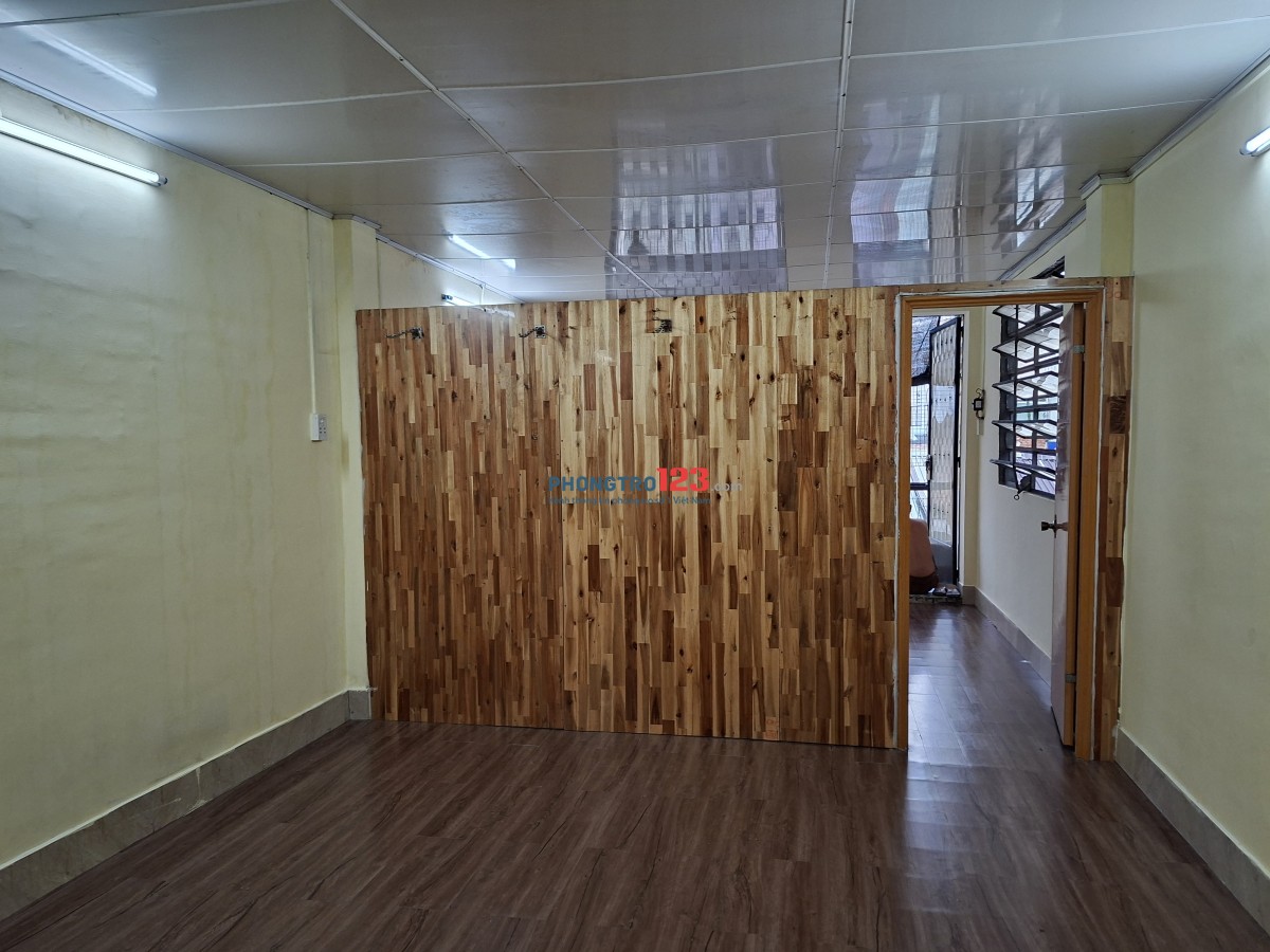 Căn hộ lầu 2 .Diện tích : 80 m2 giá 5trieu 5 ( Q.5 cách đại học y dược 1 km )