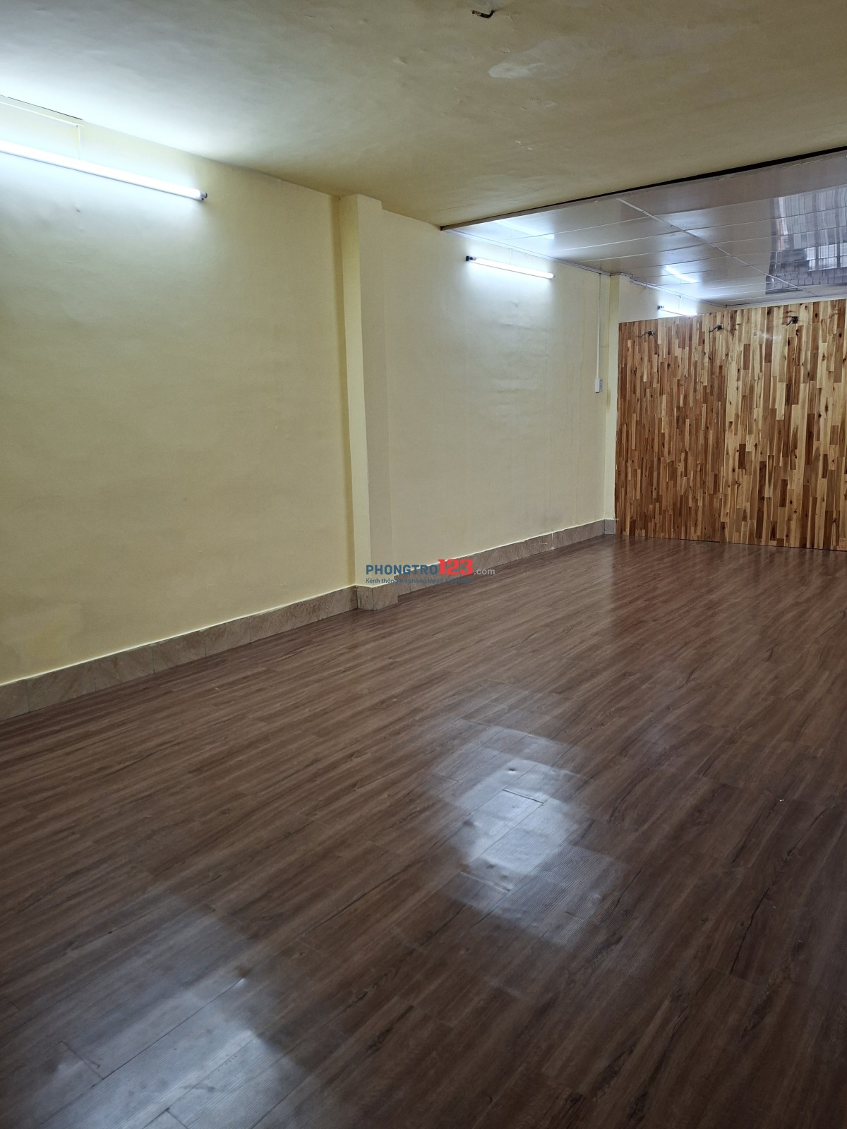 Căn hộ lầu 2 .Diện tích : 80 m2 giá 5trieu 5 ( Q.5 cách đại học y dược 1 km )