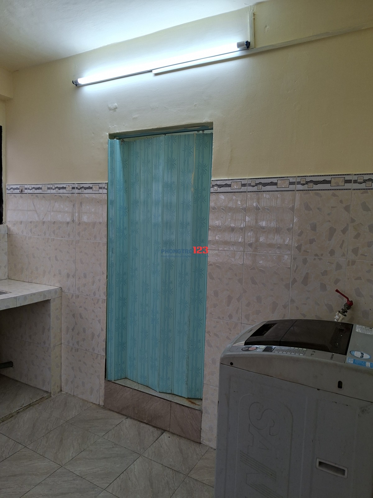 Căn hộ lầu 2 .Diện tích : 80 m2 giá 5trieu 5 ( Q.5 cách đại học y dược 1 km )