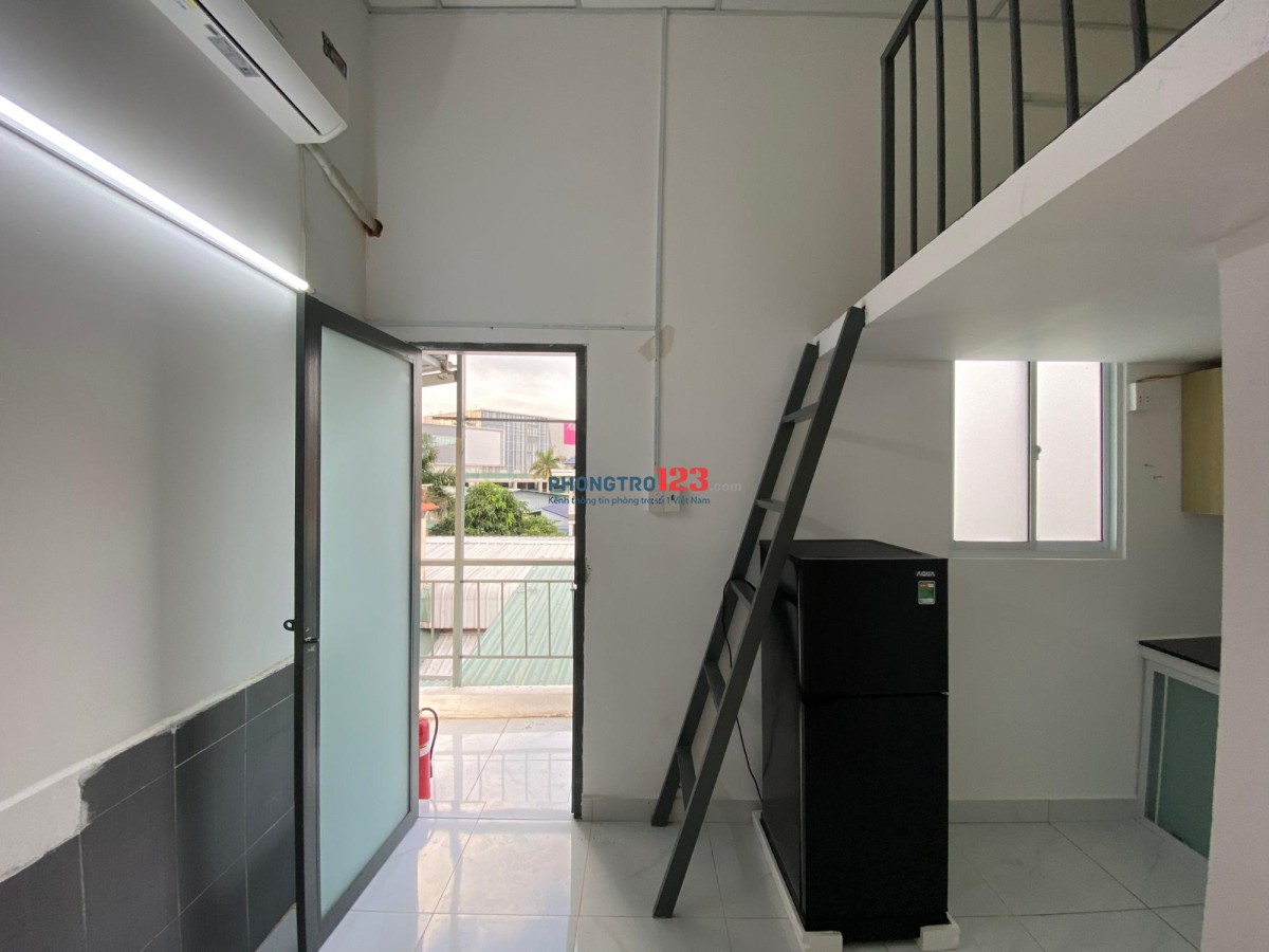 PHÒNG CÓ GÁC LỬNG – KHU TÊN LỬA, BÌNH TÂN – GIỜ GIẤC TỰ DO