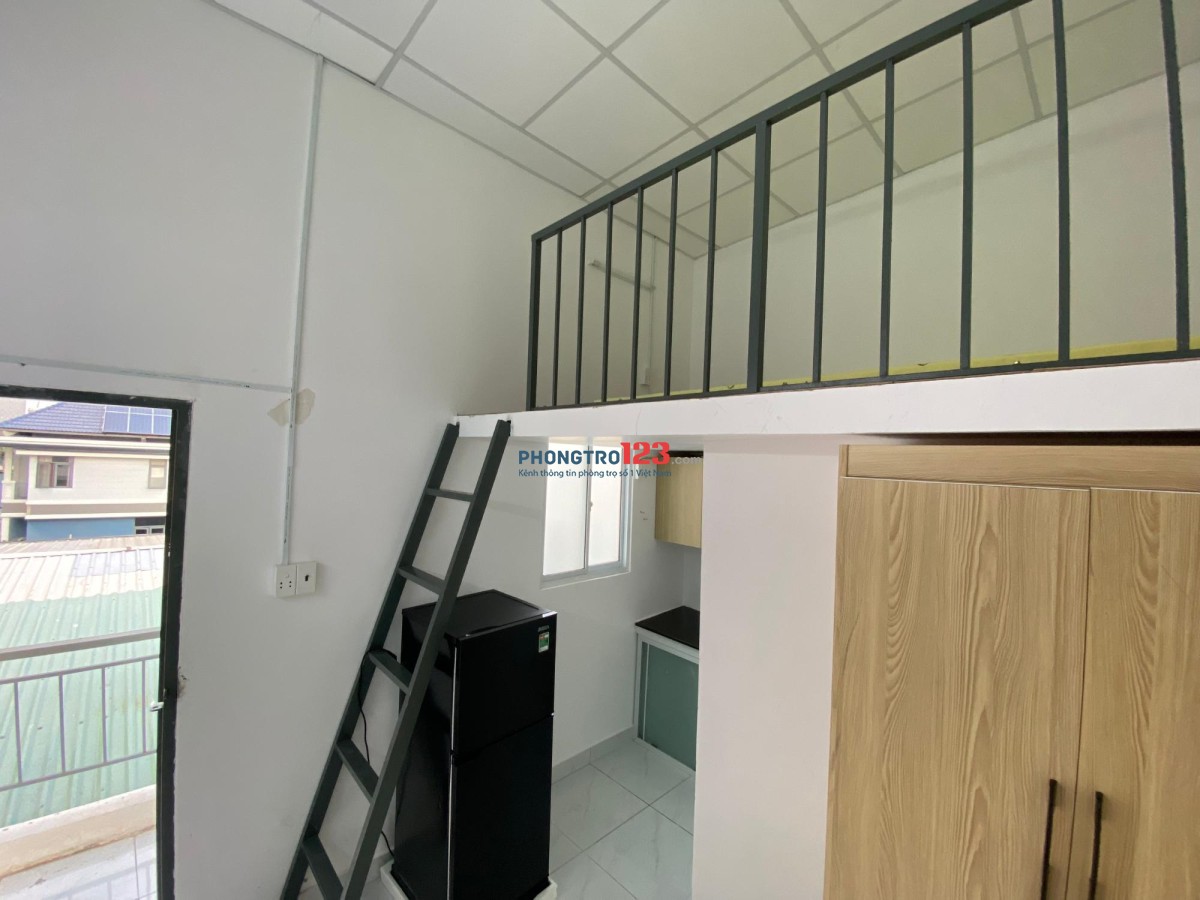 PHÒNG CÓ GÁC LỬNG – KHU TÊN LỬA, BÌNH TÂN – GIỜ GIẤC TỰ DO