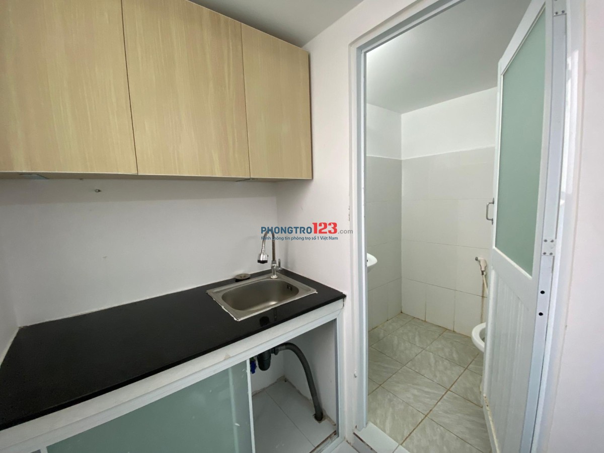 PHÒNG CÓ GÁC LỬNG – KHU TÊN LỬA, BÌNH TÂN – GIỜ GIẤC TỰ DO