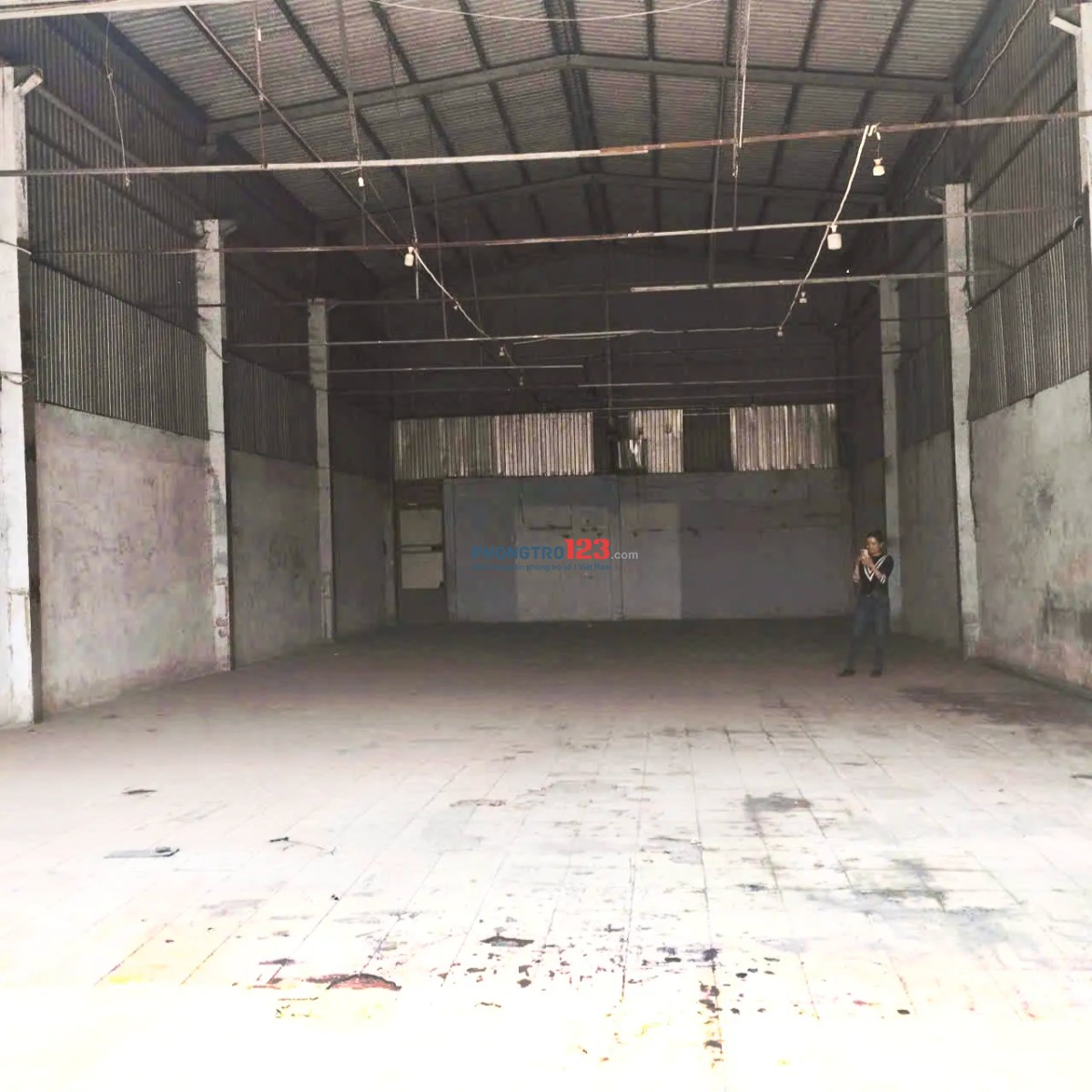 Cho thuê kho xưởng mặt tiền đường Võ Văn Vân
