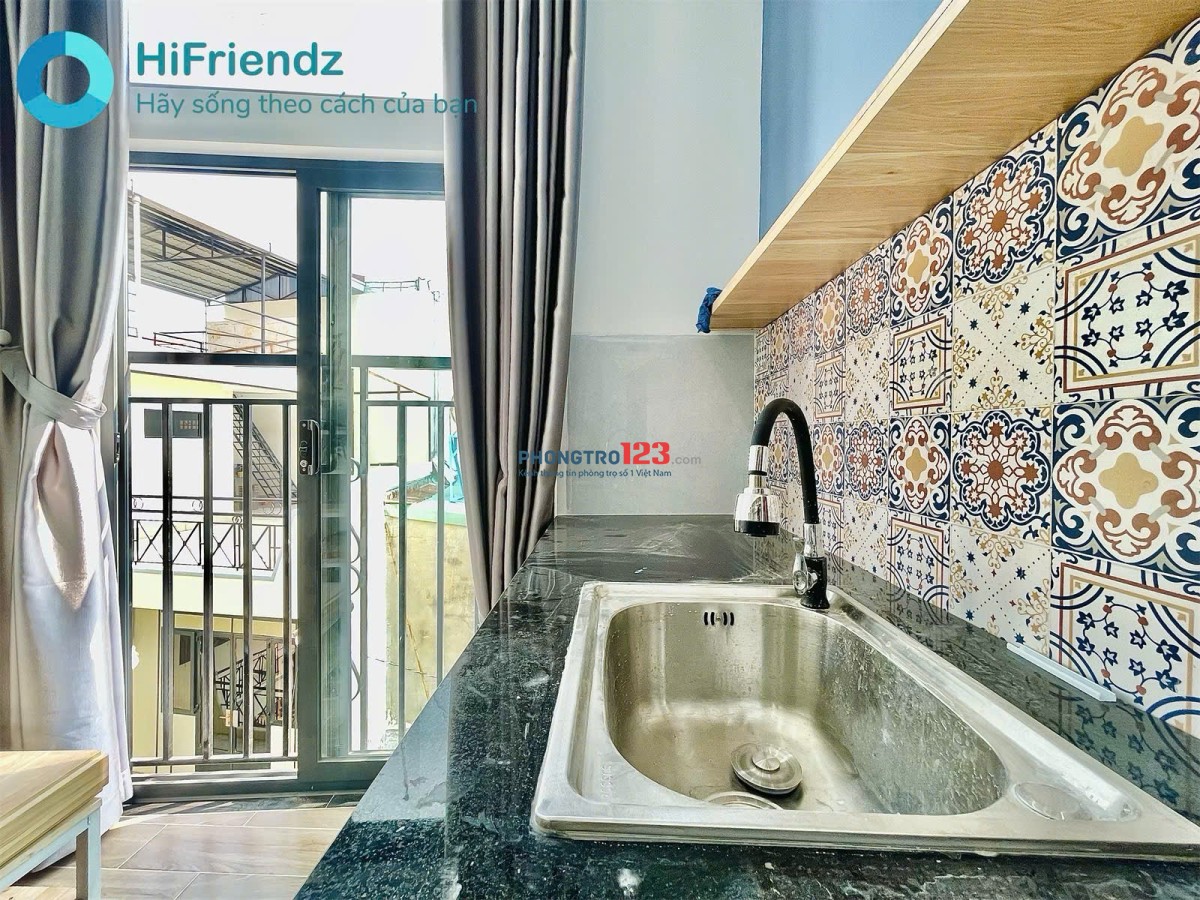 DUPLEX CỬA SỐ BAN CÔNG SÁT TRẦN FULL NỘI THẤT TRẦN CAO THOÁNG MỚI 100%