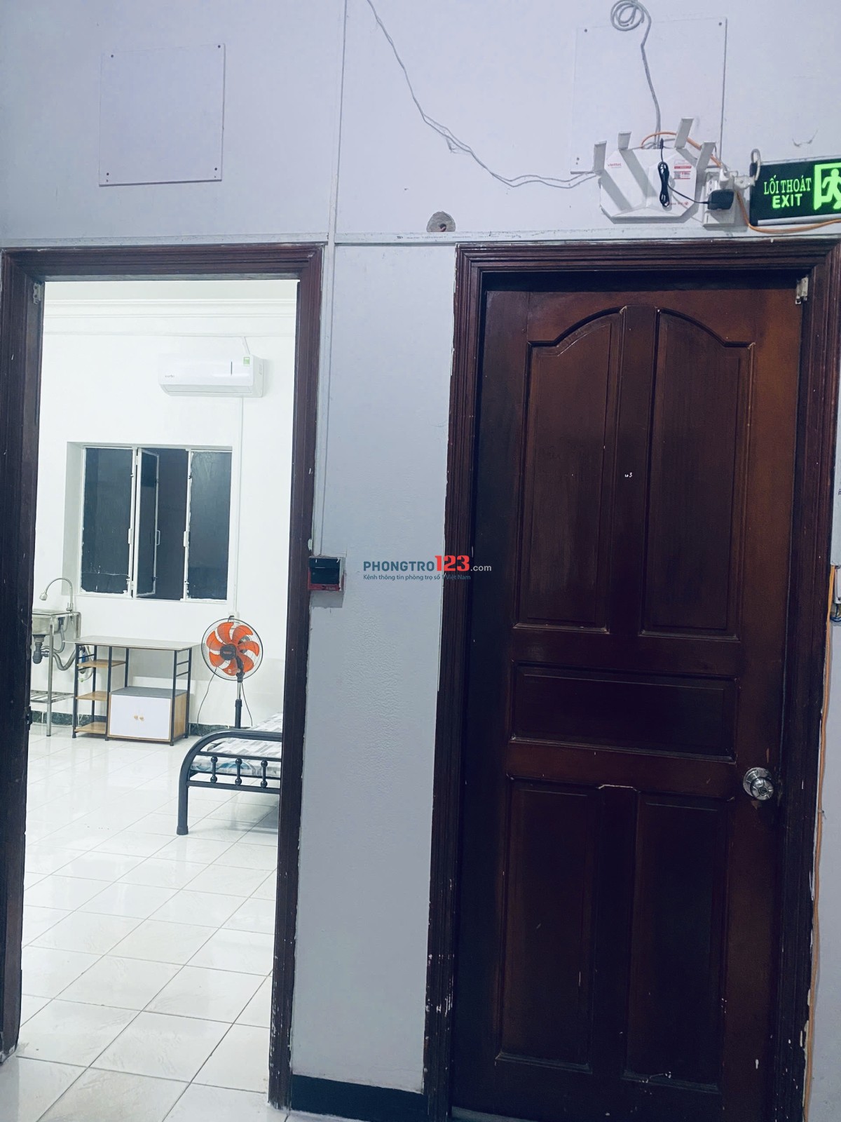 Phòng trọ 24m2 toilét riêng. Nội thất đầy đủ, máy lạnh, tủ lạnh, máy giặt