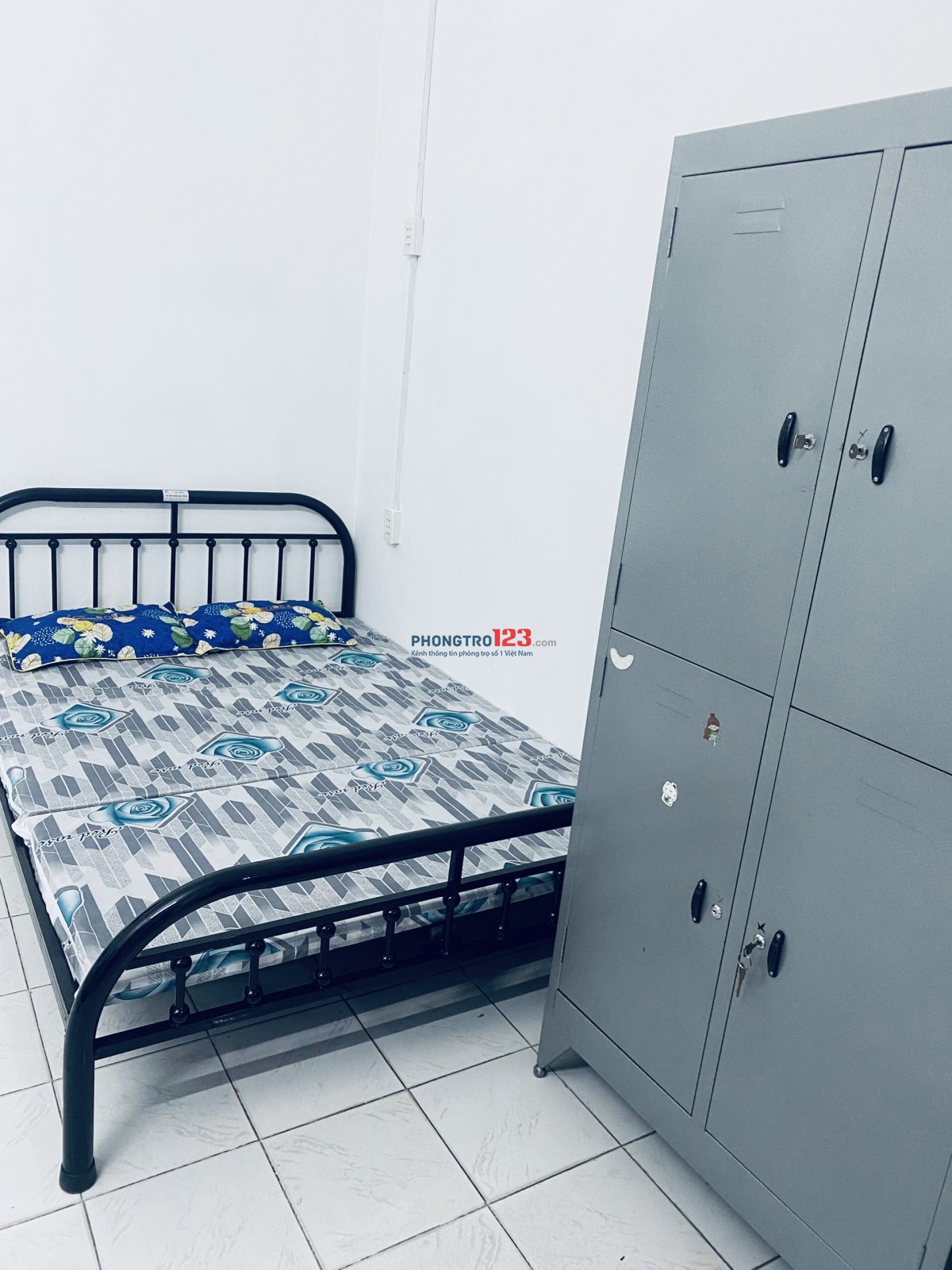 Phòng trọ 24m2 toilét riêng. Nội thất đầy đủ, máy lạnh, tủ lạnh, máy giặt