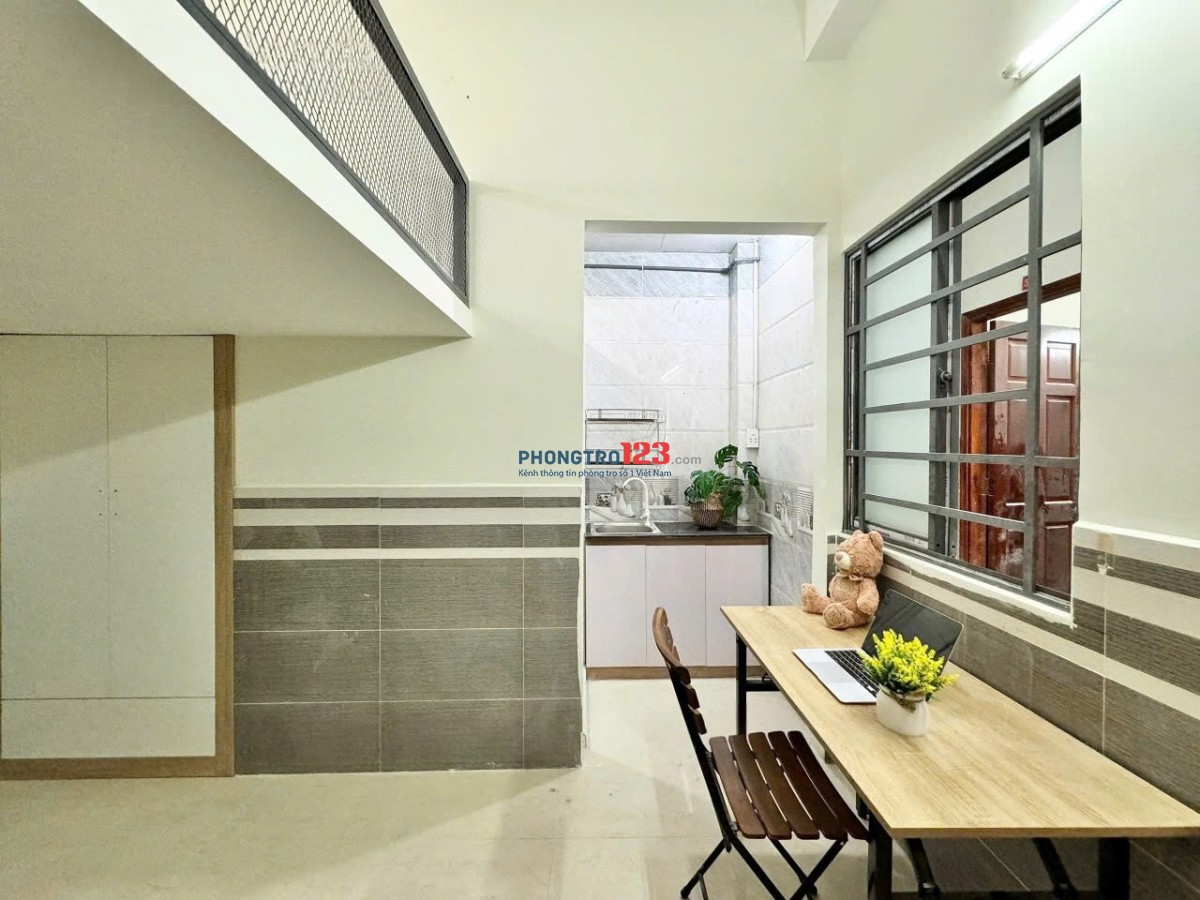 Phòng trọ giá rẻ có thang máy , sẵn máy lạnh