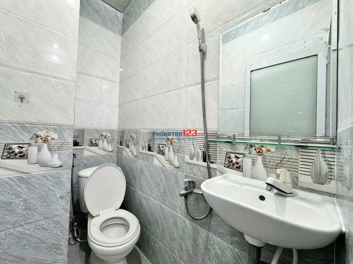 Phòng trọ giá rẻ có thang máy , sẵn máy lạnh