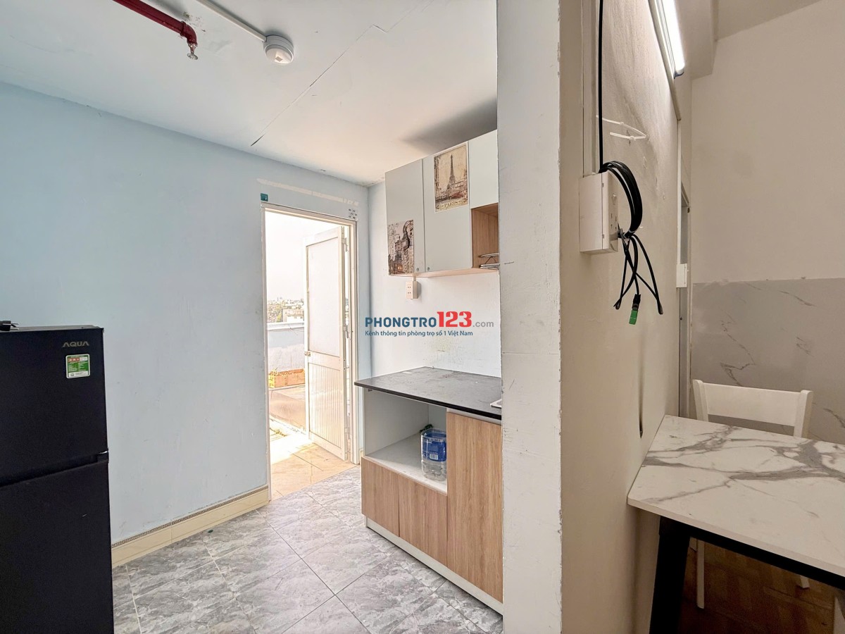 Cho thuê căn hộ 1PN balcony siêu to - thang máy - chợ Bà Chiểu - VLU