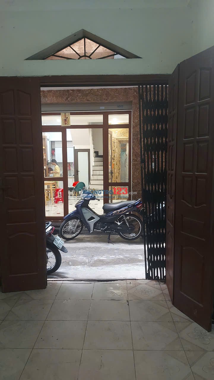 Cho thuê nhà chính chủ 5 tầng ngay đầu ngõ 142 đường Kim Giang