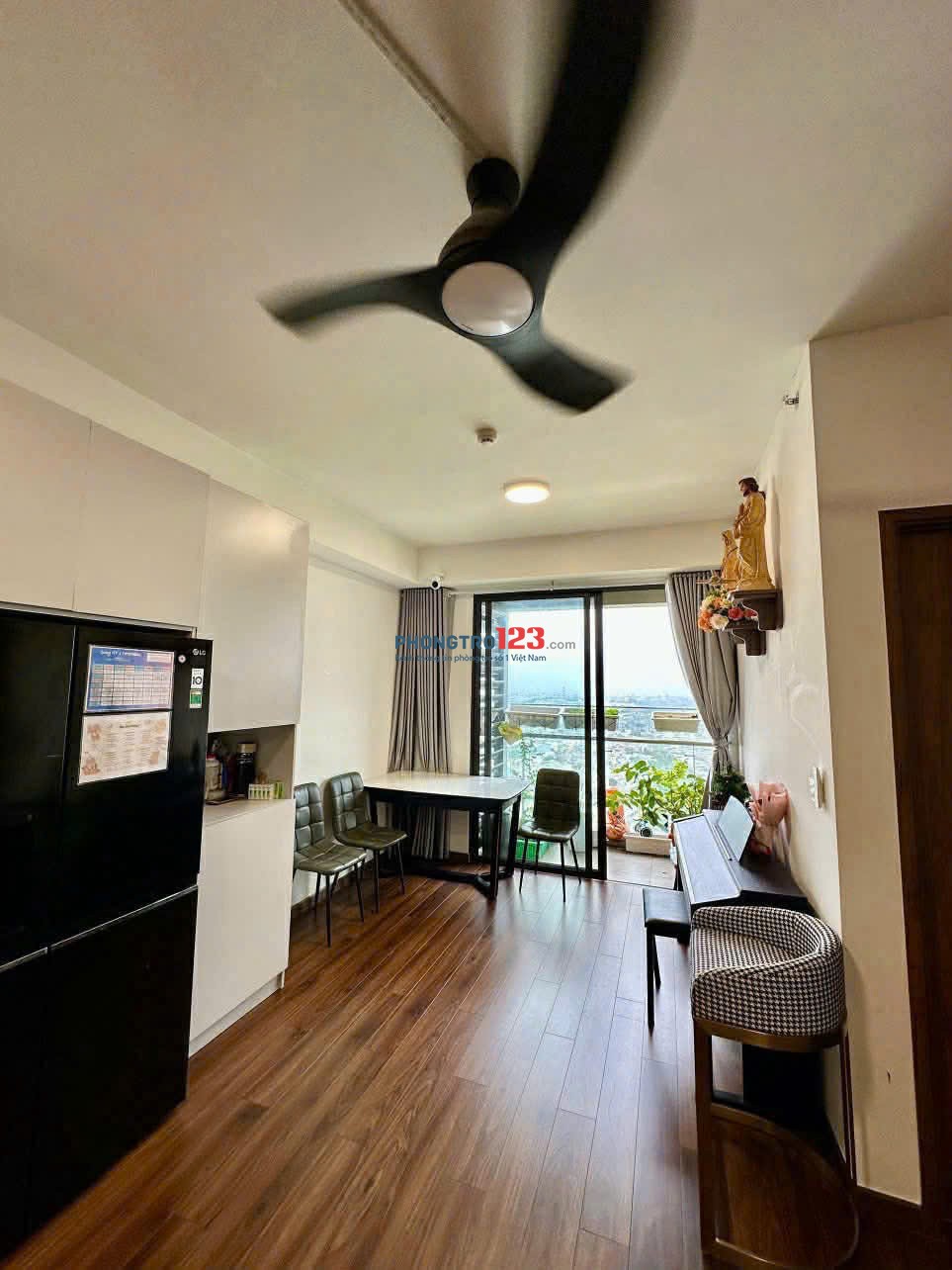 Chung cư Hoa Sen, Lạc Long Quân, Q11: 2p ngủ, nhà mới, 12tr/th