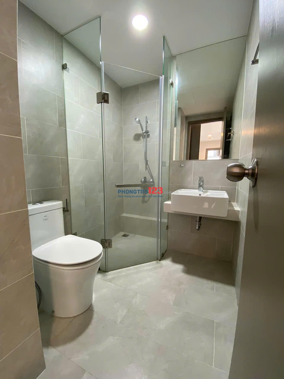 Chung cư Hoa Sen, Lạc Long Quân, Q11: 2p ngủ, nhà mới, 12tr/th