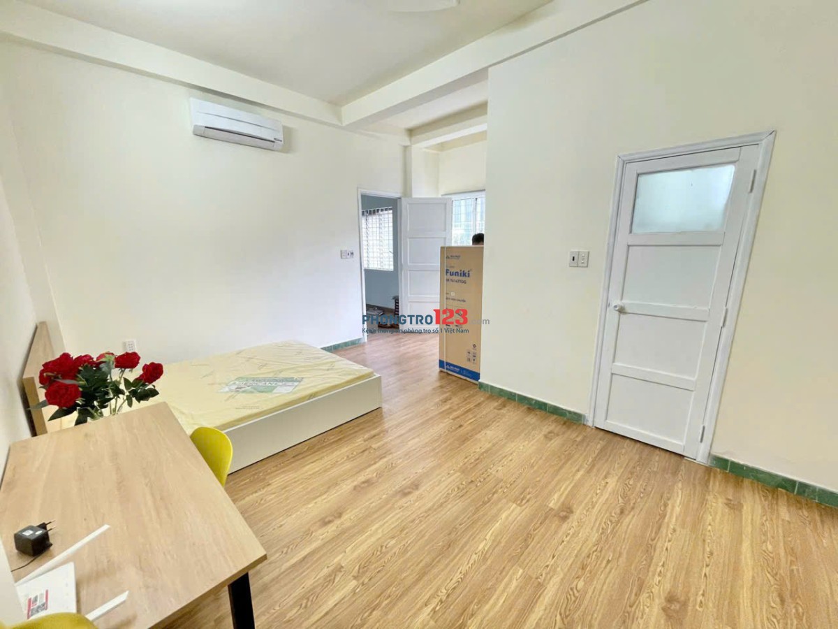 TRỌ BÌNH THẠNH GẦN NGÃ TƯ HÀNG XANH Q1,Q3 - 1 PHÒNG NGỦ BAN CÔNG THOÁNG MẢT - XÔ VIẾT NGHỆ TĨNH - BT