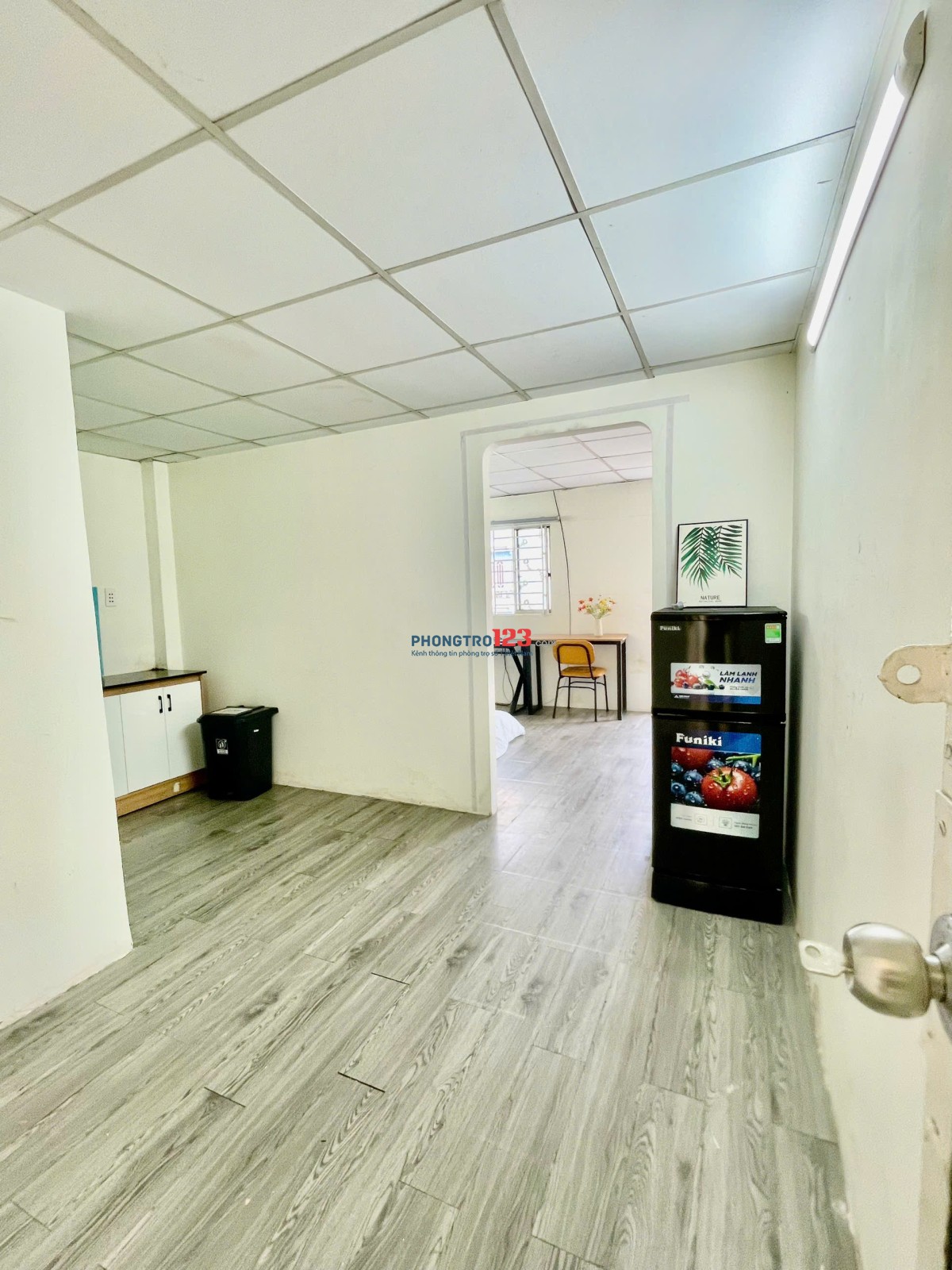 TRỌ BÌNH THẠNH GẦN NGÃ TƯ HÀNG XANH Q1,Q3 - 1 PHÒNG NGỦ BAN CÔNG THOÁNG MẢT - XÔ VIẾT NGHỆ TĨNH - BT