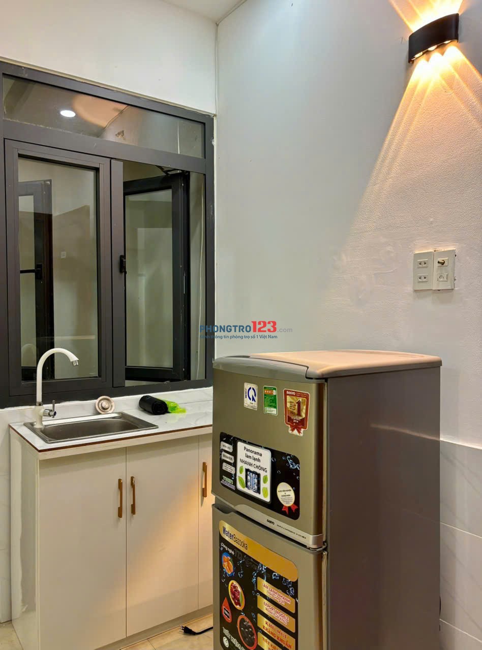 Cho thuê phòng studio cửa sổ trời tại 178 Nguyễn Văn Thương