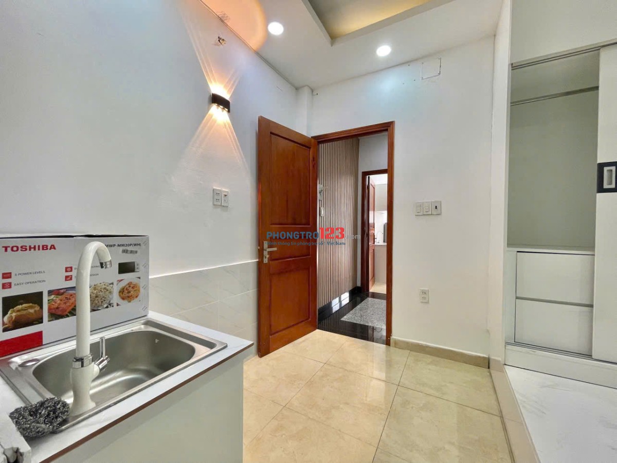 Cho thuê phòng studio cửa sổ trời tại 178 Nguyễn Văn Thương