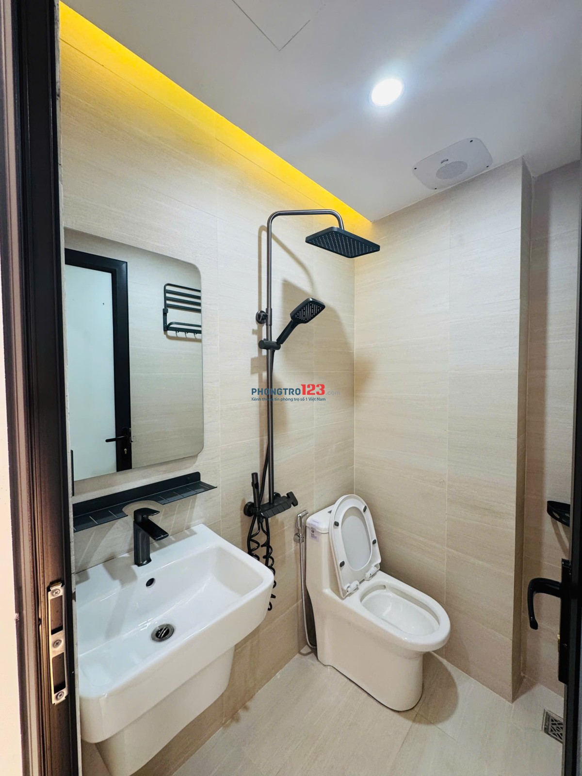 20 Phan Đình Giót, p La Khê, gác xép full đồ, ngay ga Hà Đông, Văn Phú