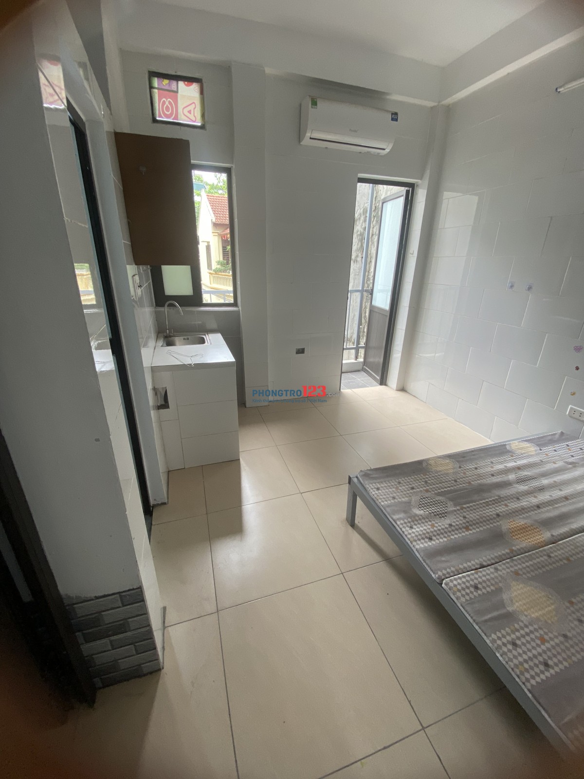 Phòng 2tr6 -3tr - 3tr5 ban công cửa sổ tại nguyên xá