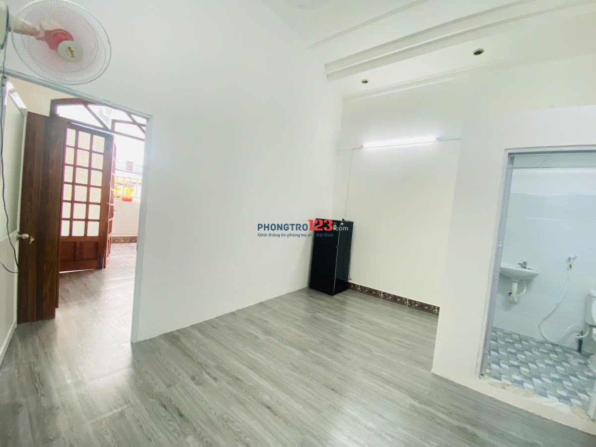 CĂN HỘ 1PN RIÊNG BAN CÔNG, GẦN NHÀ GA T3 TÂN BÌNH