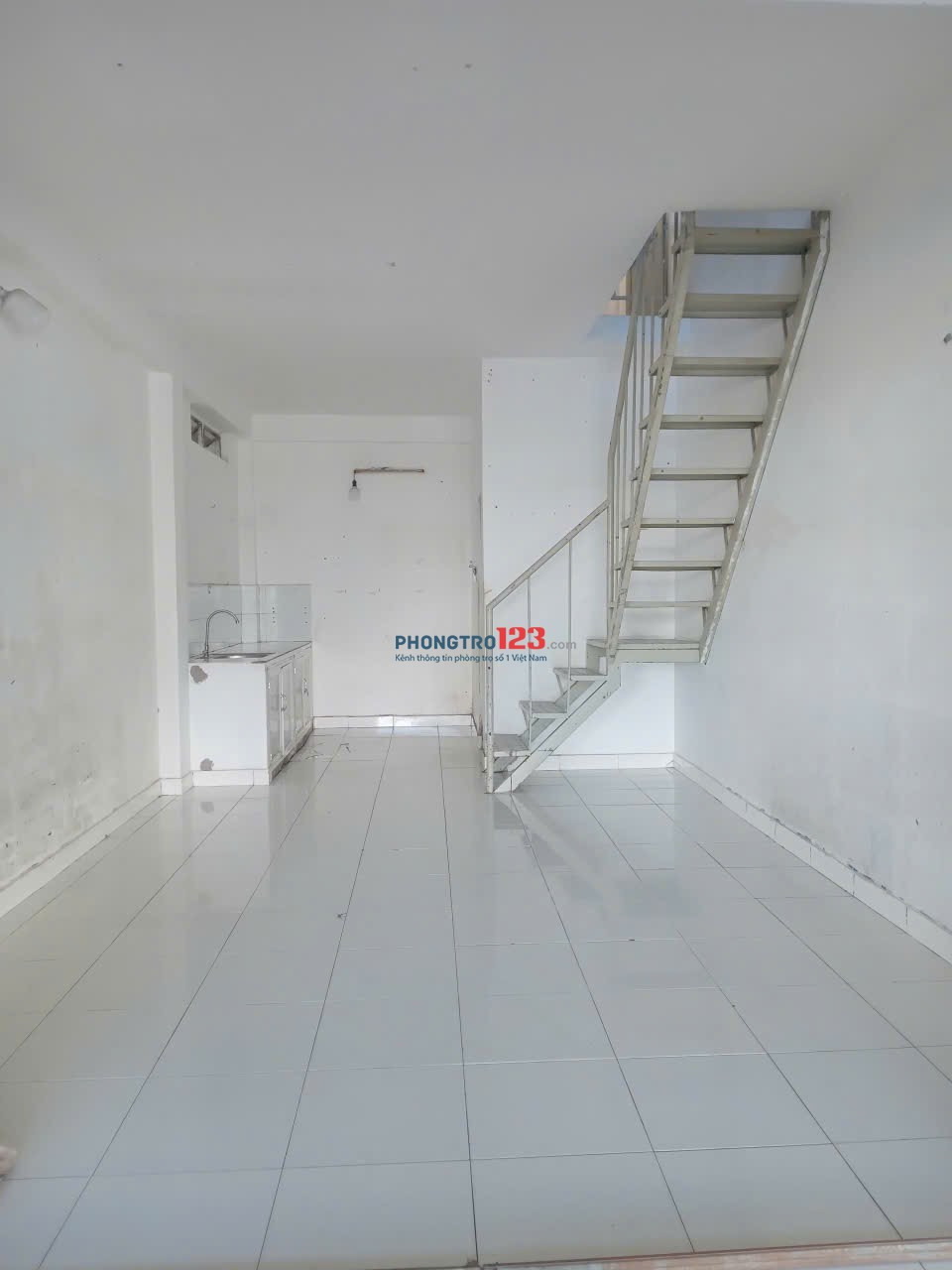 Còn 1 ki ốt mới, kd+ở tốt, rộng, mát, đông dân đường 33, vship2a, đối điện cty, 1 trệt 1 lầu ,