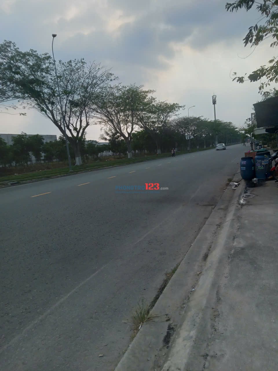 Còn 1 ki ốt mới, kd+ở tốt, rộng, mát, đông dân đường 33, vship2a, đối điện cty, 1 trệt 1 lầu ,