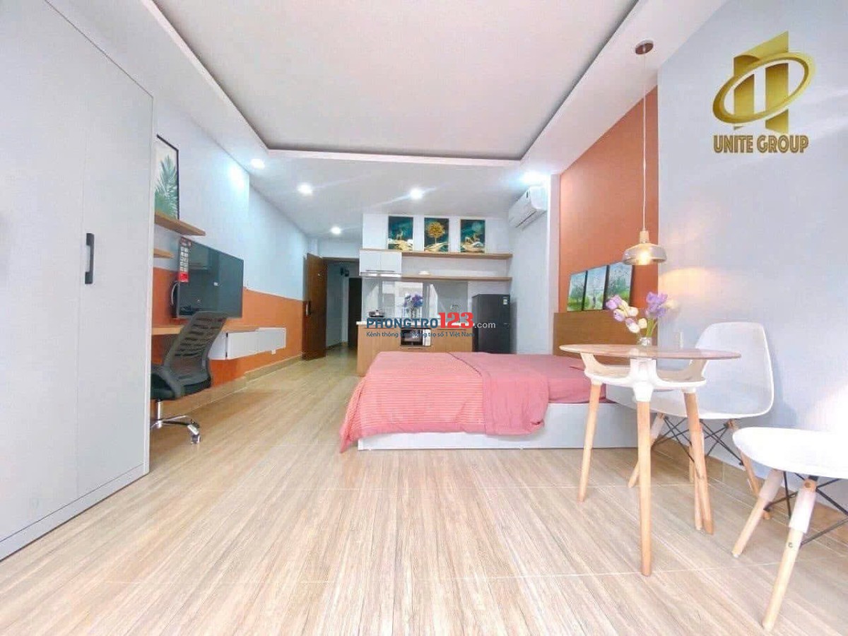 Căn Hô Ban công 40m2 Full Nội Thất, Nguyễn Thái Bình Quận 1, Gần chợ Bến Thành