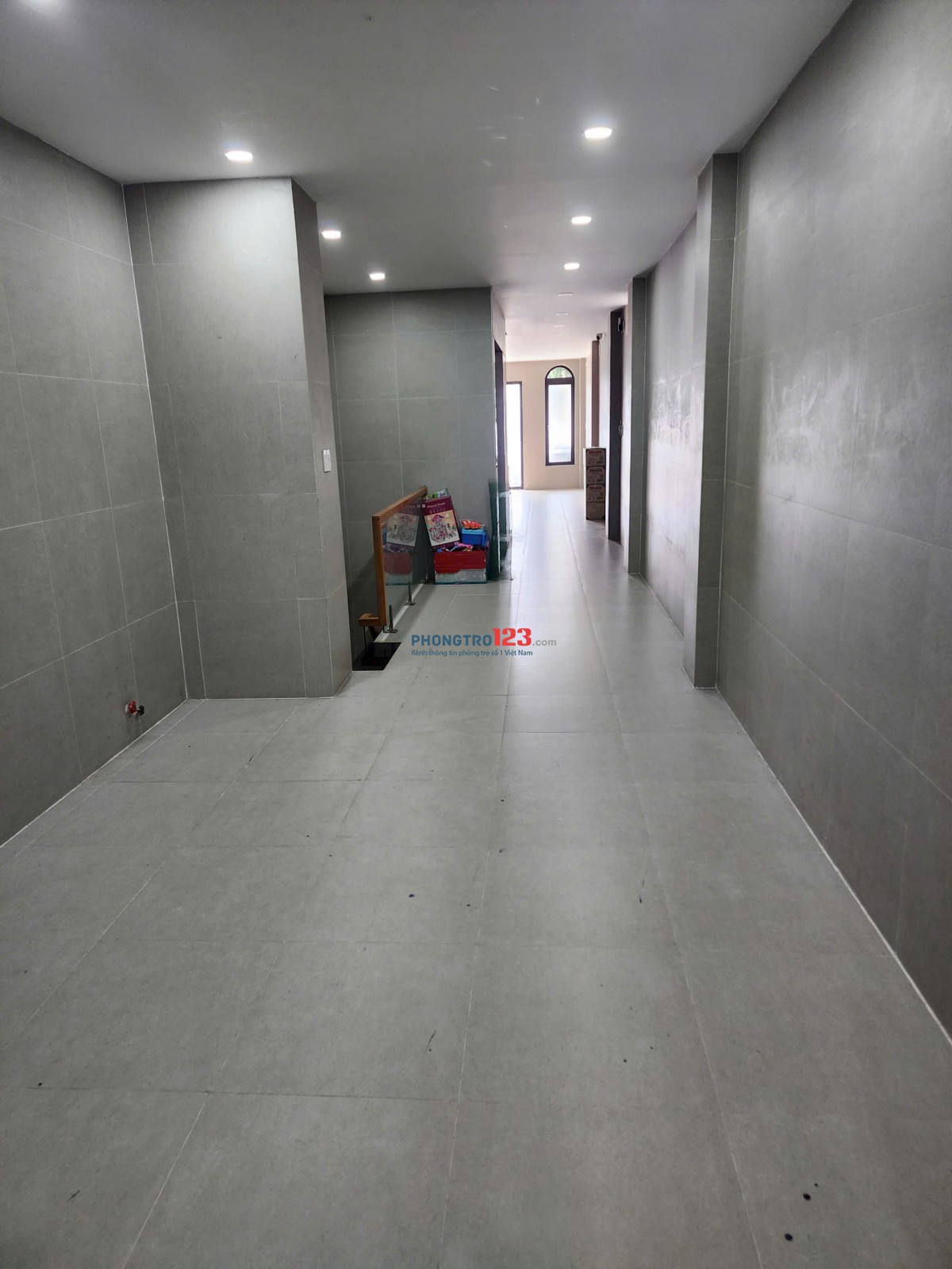 CHO THUÊ NHÀ MẶT TIỀN KINH DOANH NGAY SÁT CHỢ LỚN – ĐƯỜNG 10M XE TẢI TẬN CỬA