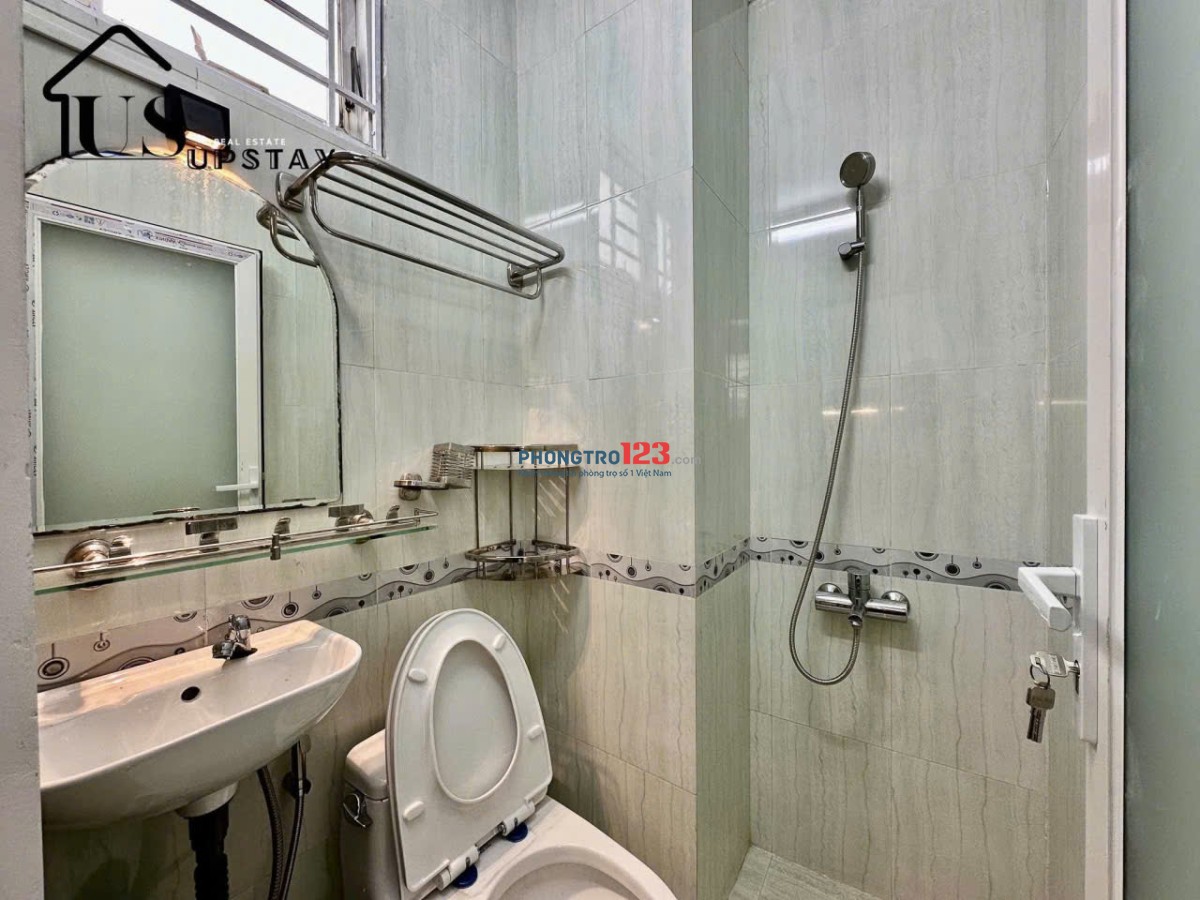 Chung cư CMT8, Bến Thành, Q1: 76m2, nội thất mới, 12tr/th, 2PN