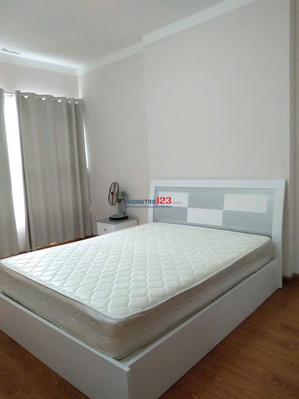 Chung cư CMT8, Bến Thành, Q1: 76m2, nội thất mới, 12tr/th, 2PN