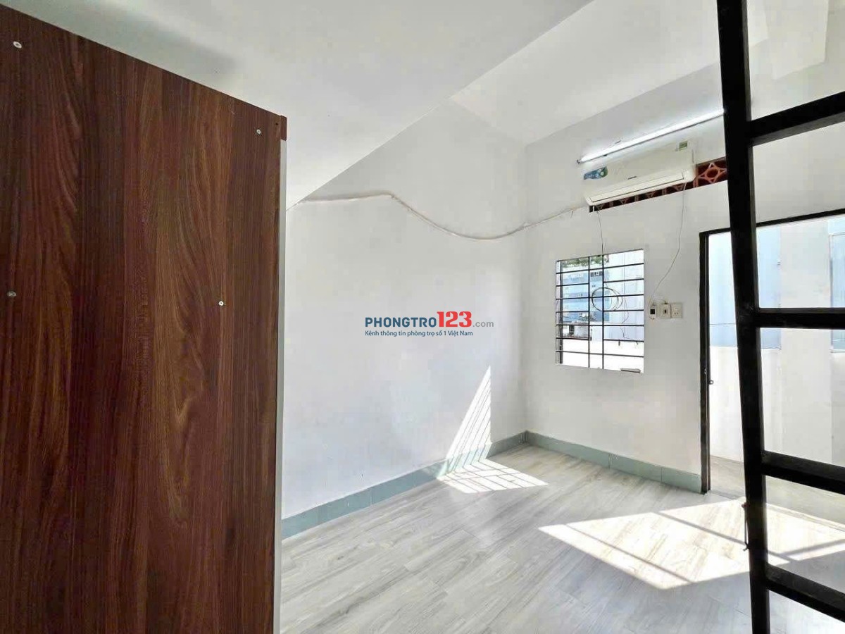 Duplex cửa sổ trời ngay KCX 11 Lý Phục Man, Q7----> 3tr85p qua KCX, UFM, thuận tiện qua quận