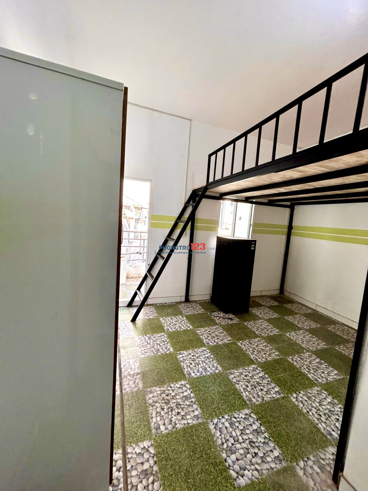 Chính chủ cho thuê phòng lầu 1 gác ban công riêng giá 3tr3