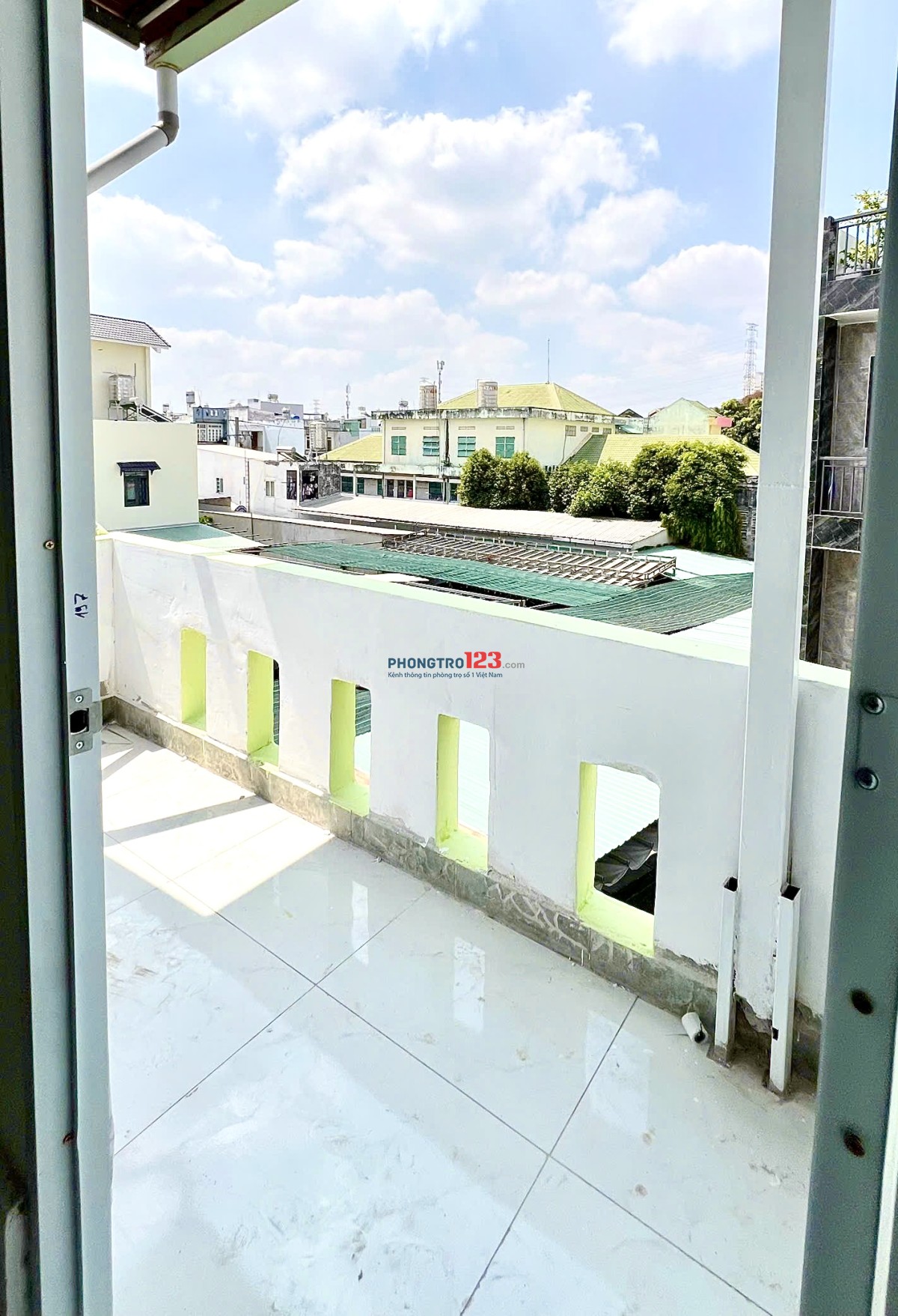 Cho Thuê Phòng Ban Công Cửa Sổ mới 100% Đẩy Đủ Nội Thất Giá 3tr4