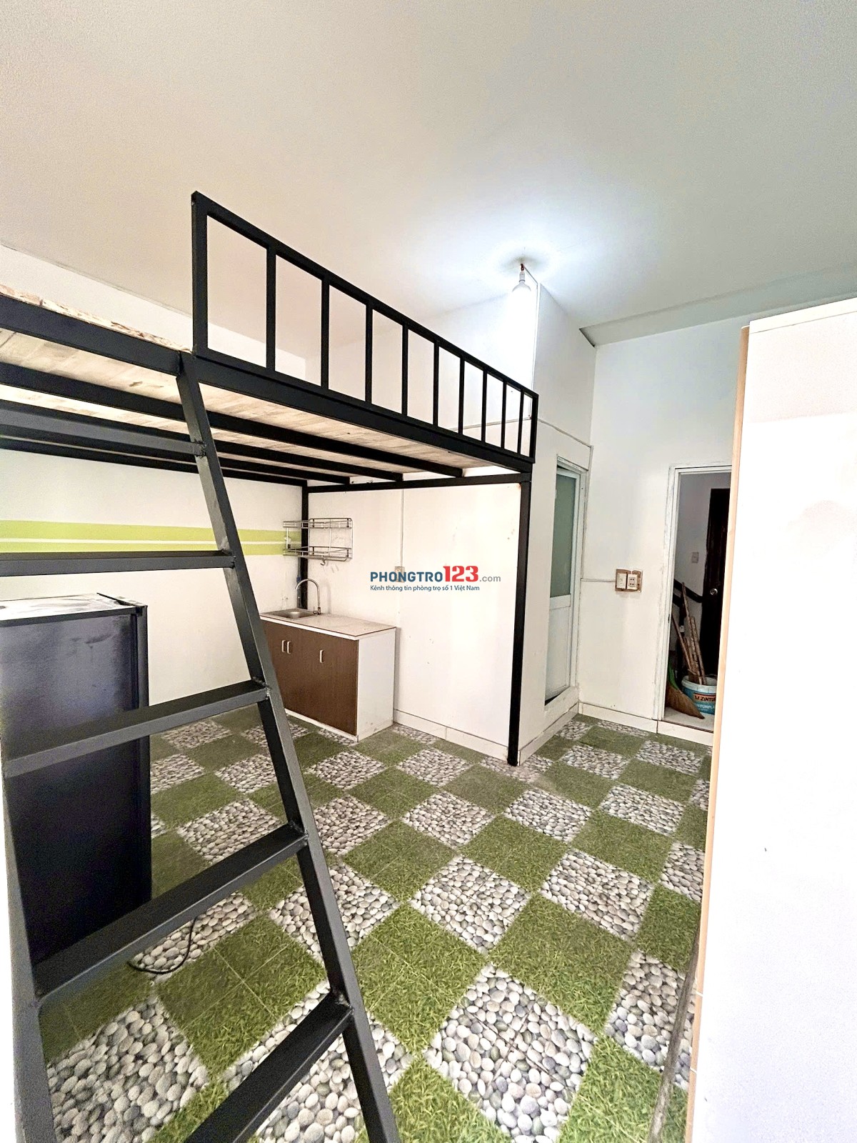 Chính chủ cho thuê phòng lầu 1 gác ban công riêng giá 3tr3