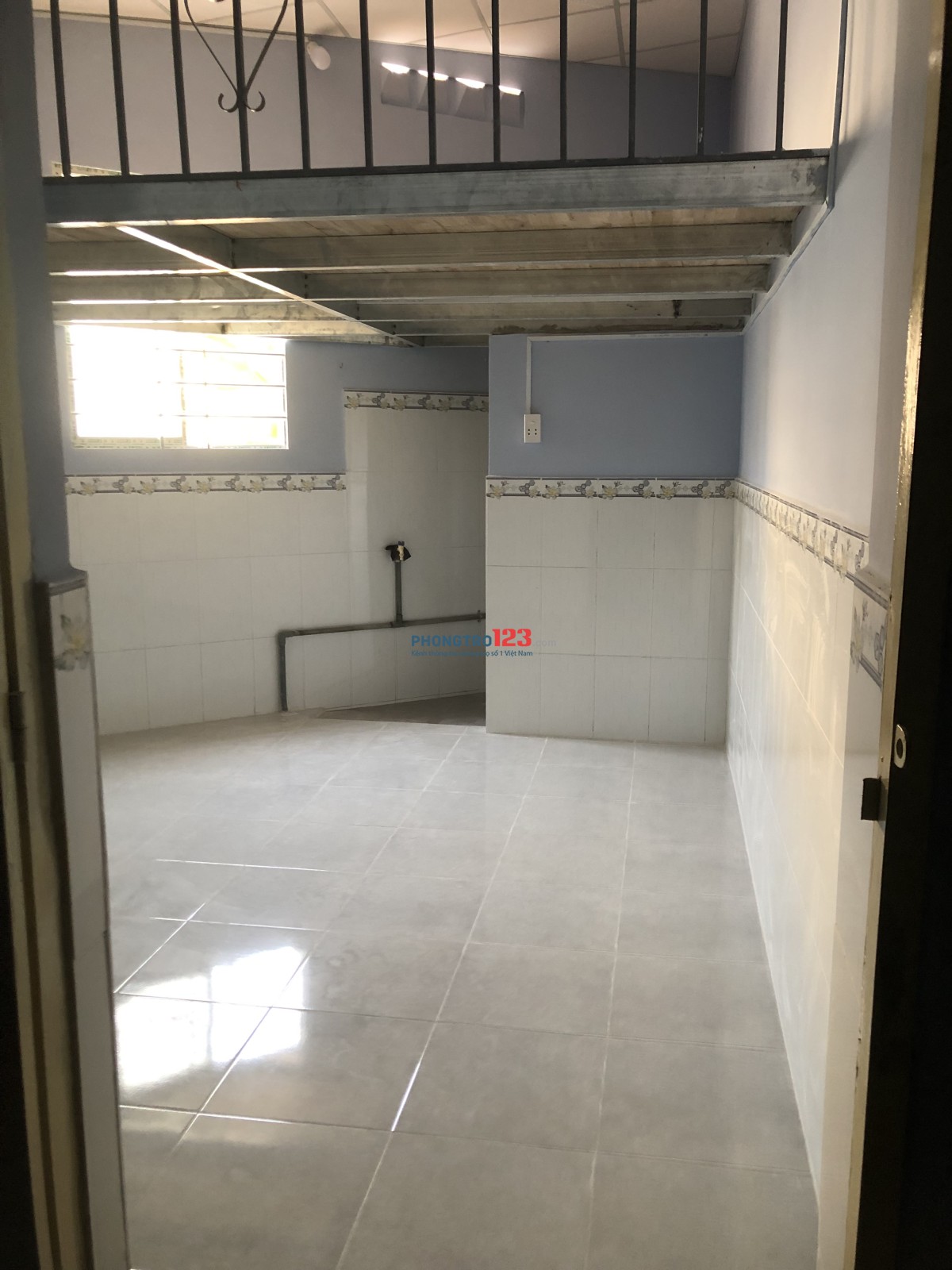 Cho thuê phòng trọ gần chợ hạch thông Tây và công viên làng hoa, giá 2tr/1 phòng