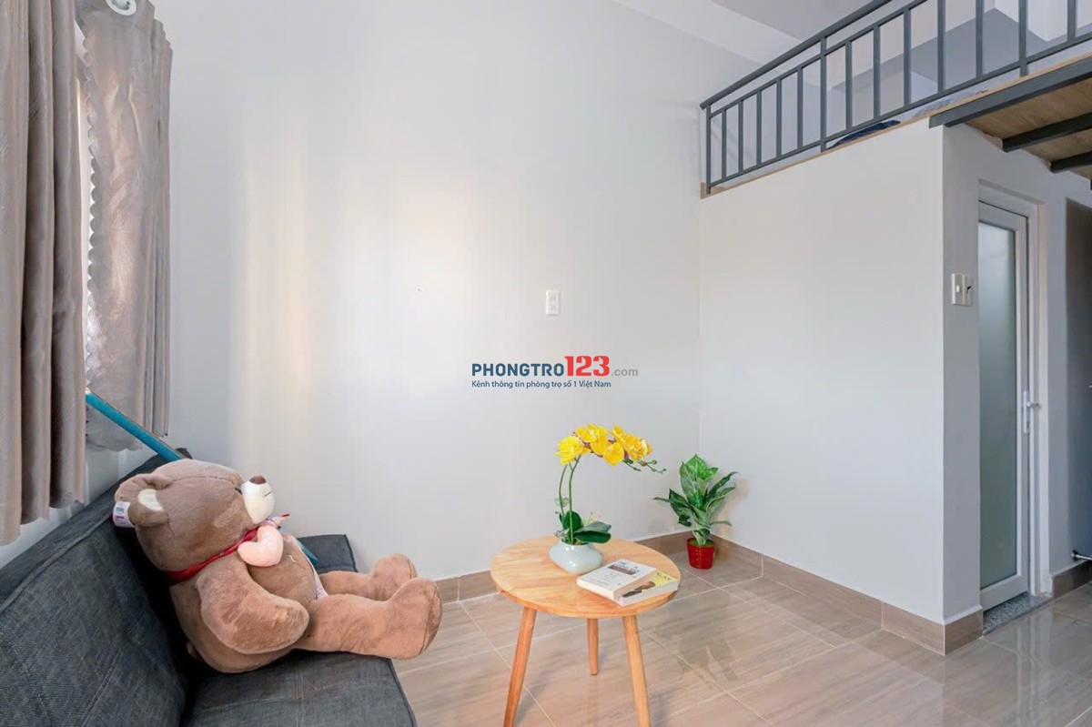 Cho thuê phòng duplex hai tầng rộng rãi có ban công gần Aeon