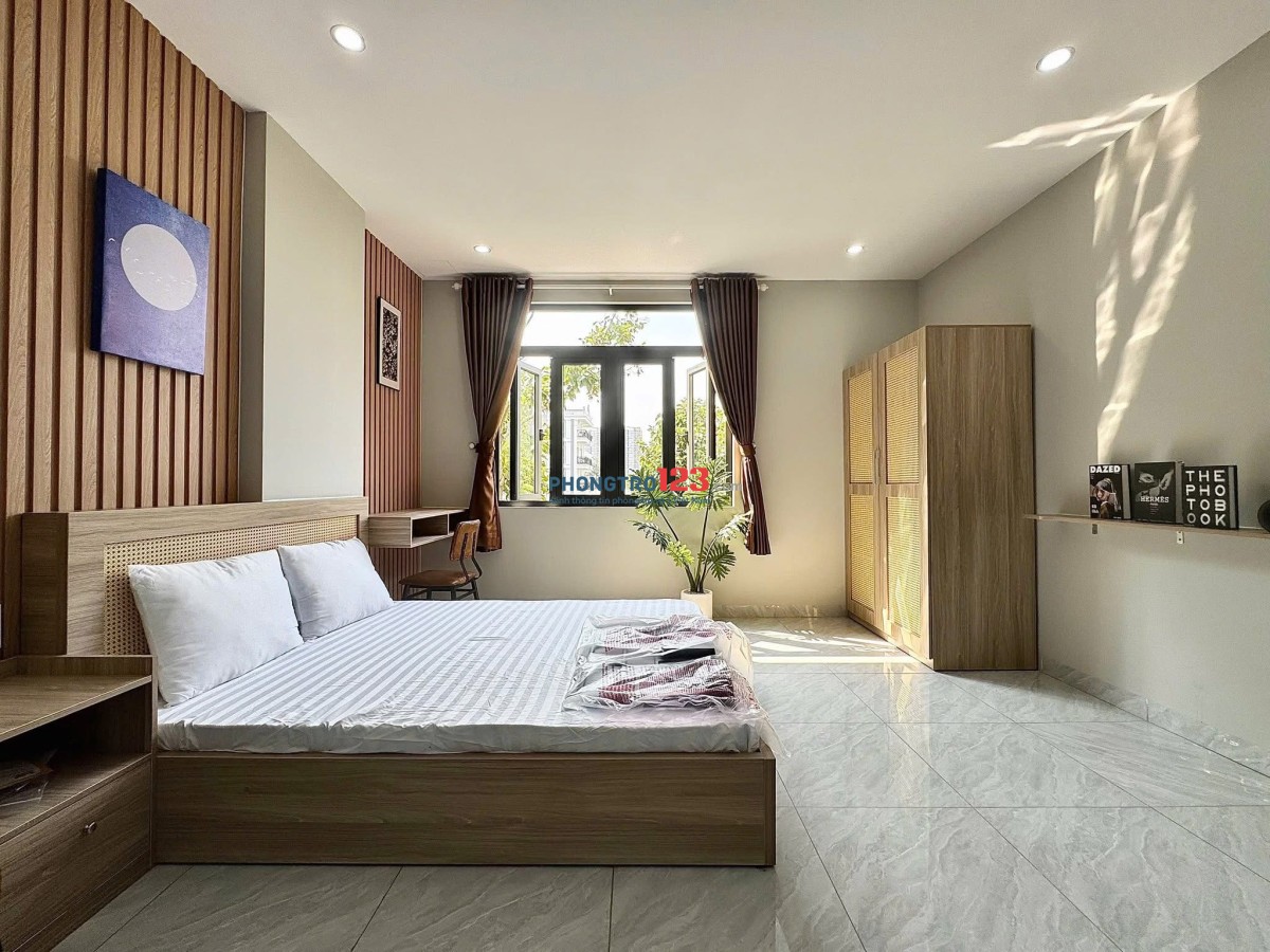 Phòng Cửa sổ thoáng Máy Giặt Riêng nội thất hiện đại ngay Bùi Đình Tuý - Chợ Bà Chiểu