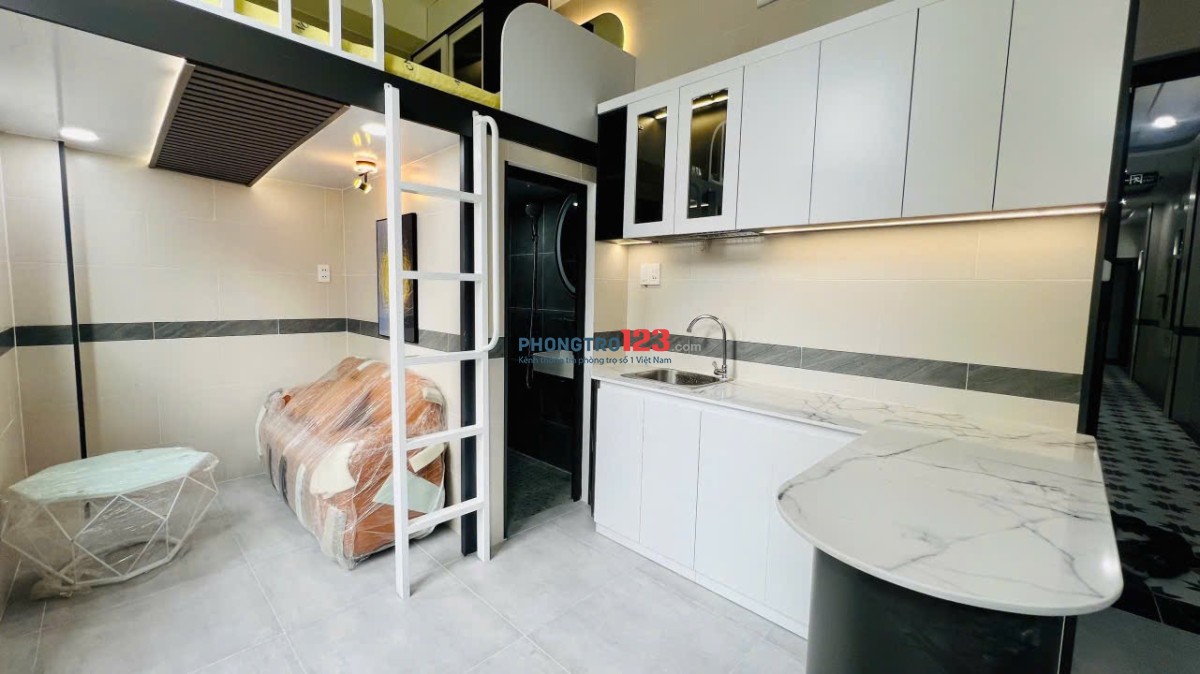Duplex mới khai trương Ban công Gần Hàng Xanh Bình Thạnh Giáp Q1