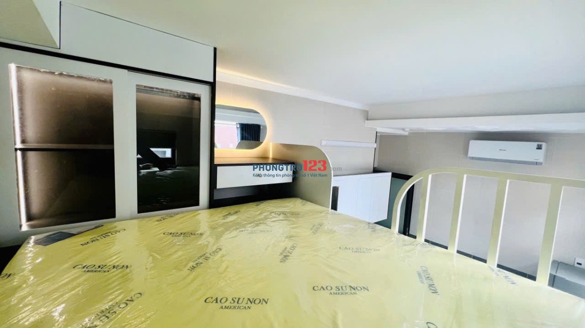 Duplex mới khai trương Ban công Gần Hàng Xanh Bình Thạnh Giáp Q1