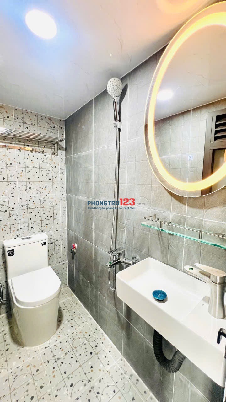Duplex mới khai trương Ban công Gần Hàng Xanh Bình Thạnh Giáp Q1