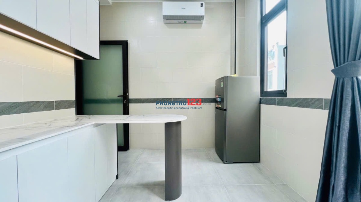 Duplex mới khai trương Ban công Gần Hàng Xanh Bình Thạnh Giáp Q1